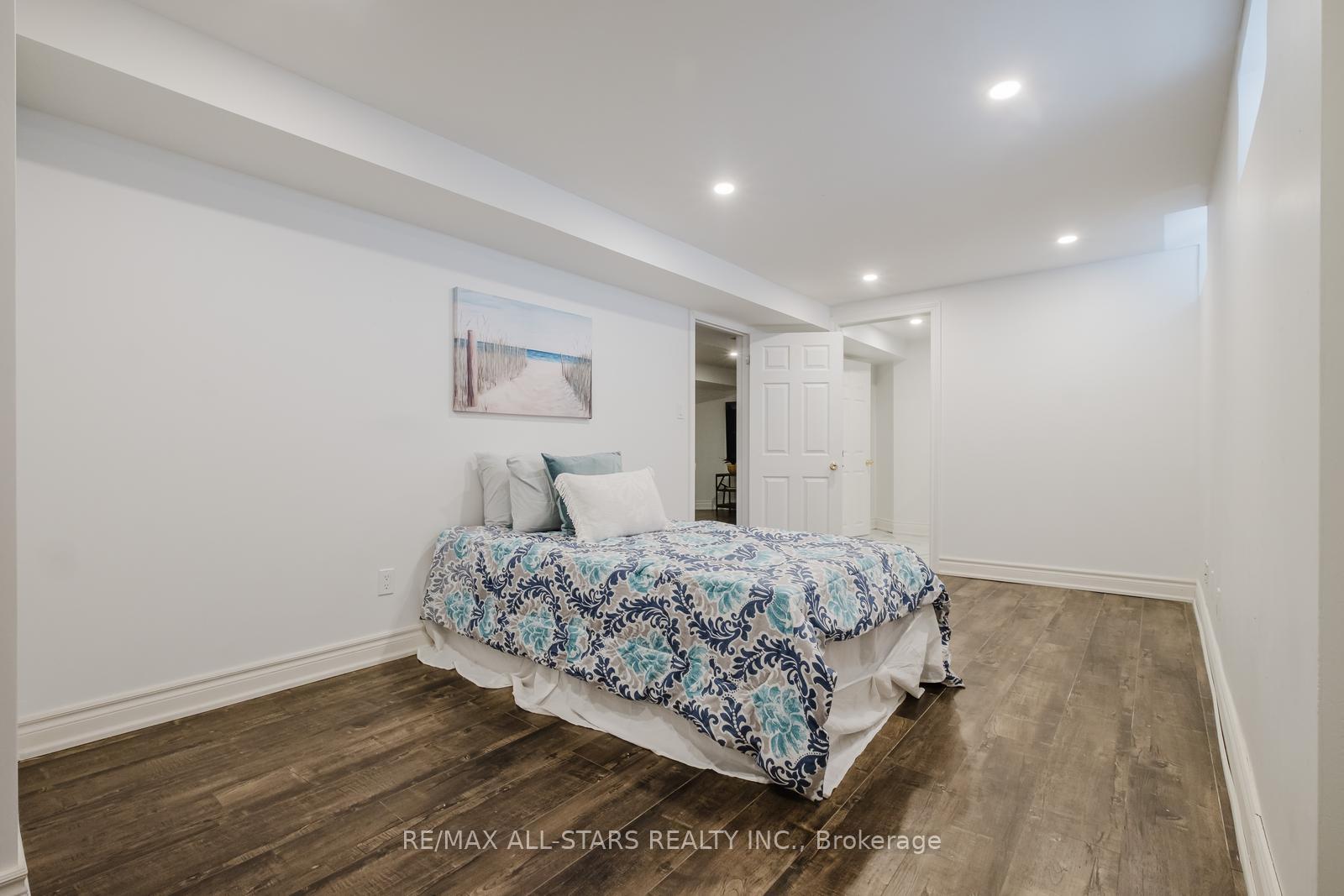 Photo 41 of 10 Heathmore Court, Markham, Unionville — HOMEH