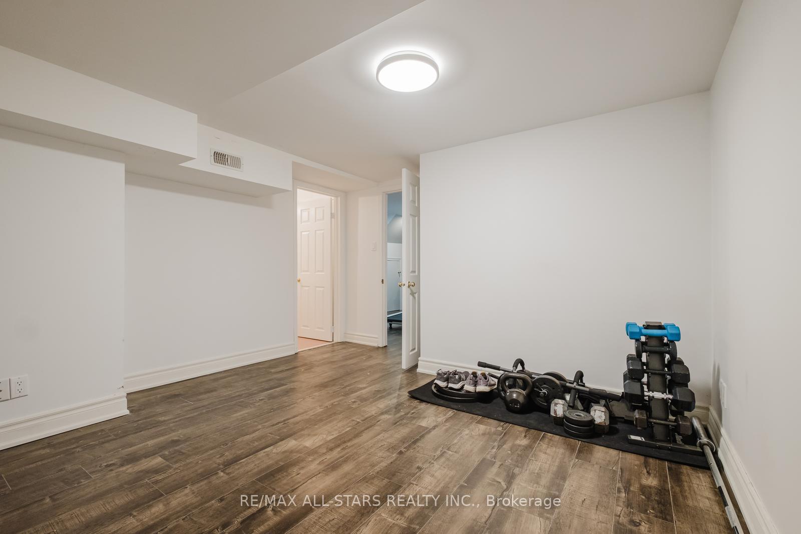 Photo 44 of 10 Heathmore Court, Markham, Unionville — HOMEH