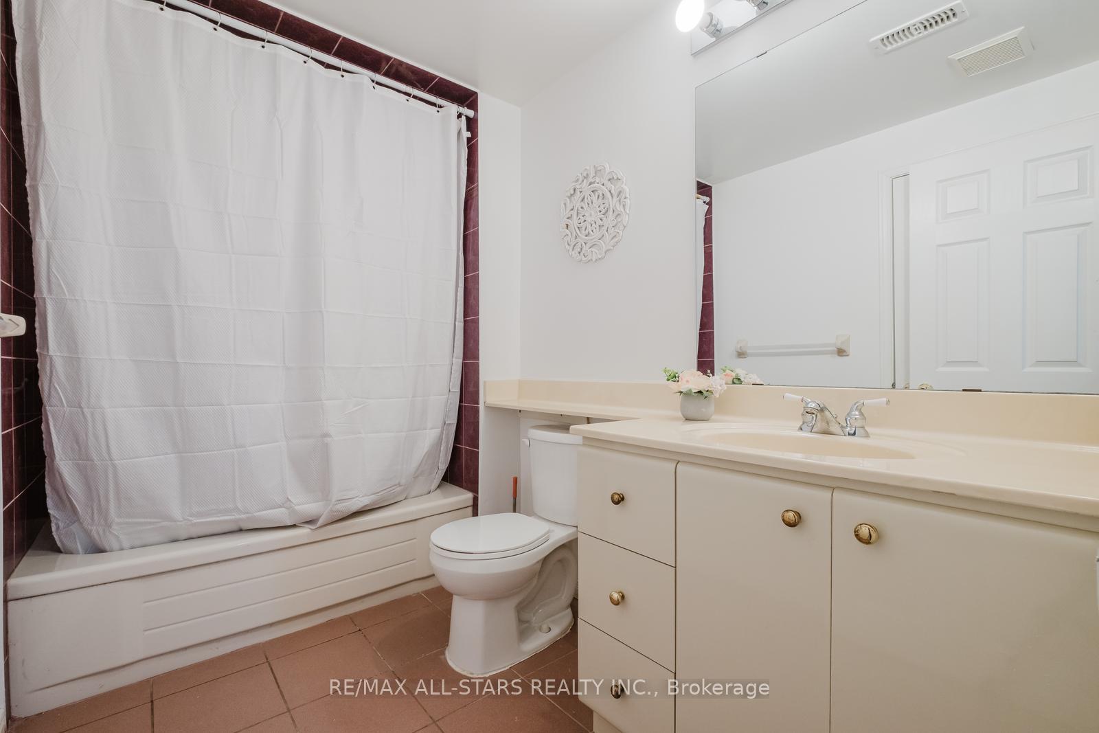 Photo 45 of 10 Heathmore Court, Markham, Unionville — HOMEH