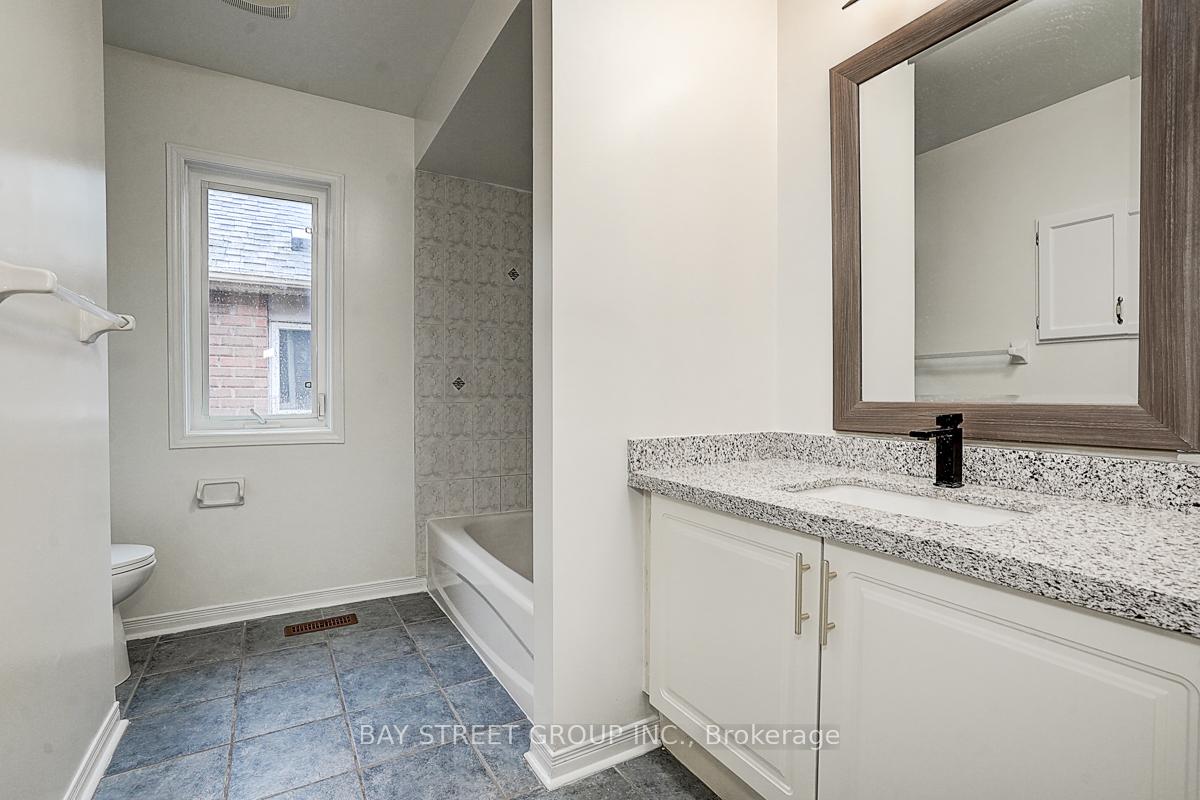Photo 8 of 11 Tara Crescent, Markham, Cedarwood — HOMEH