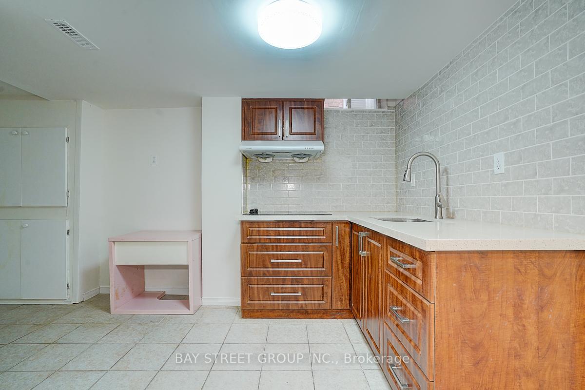 Photo 9 of 11 Tara Crescent, Markham, Cedarwood — HOMEH