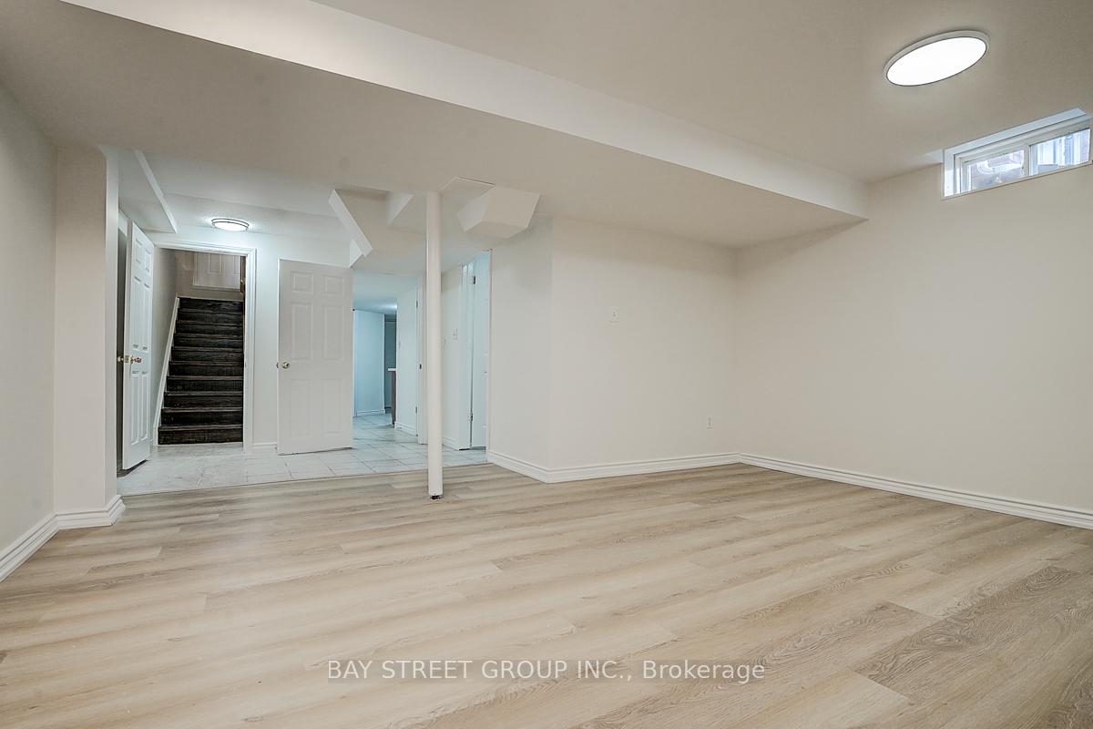 Photo 13 of 11 Tara Crescent, Markham, Cedarwood — HOMEH