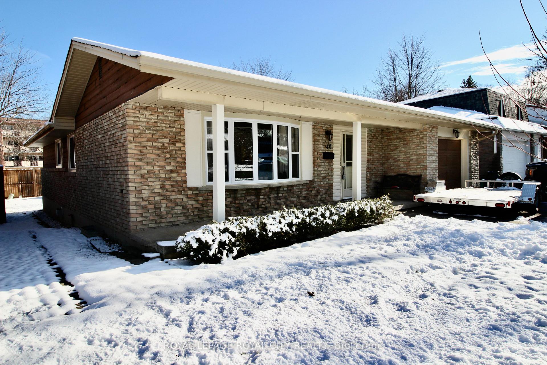 Photo 2 of 40 Kelly Drive, Kitchener — HOMEH