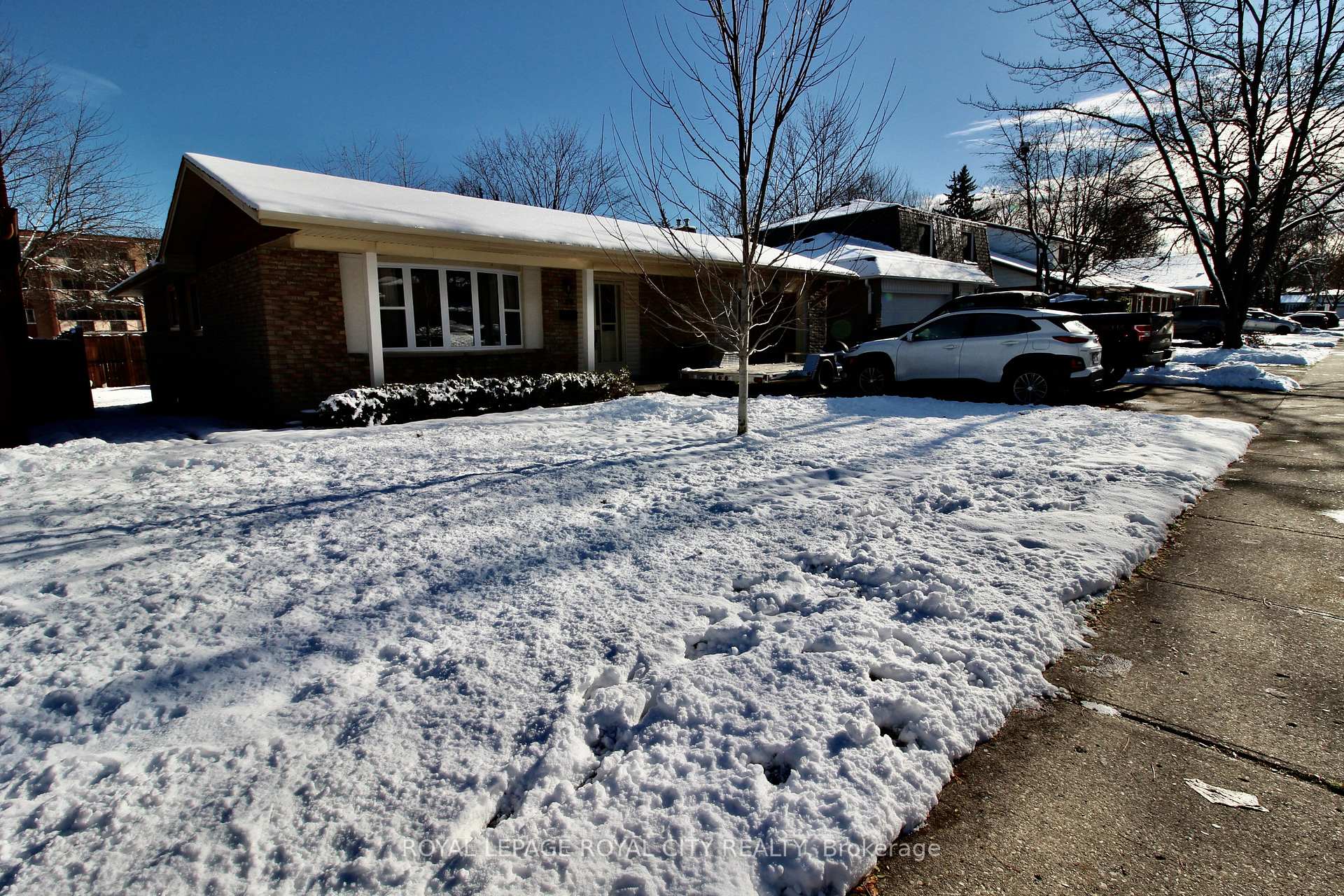 Photo 3 of 40 Kelly Drive, Kitchener — HOMEH