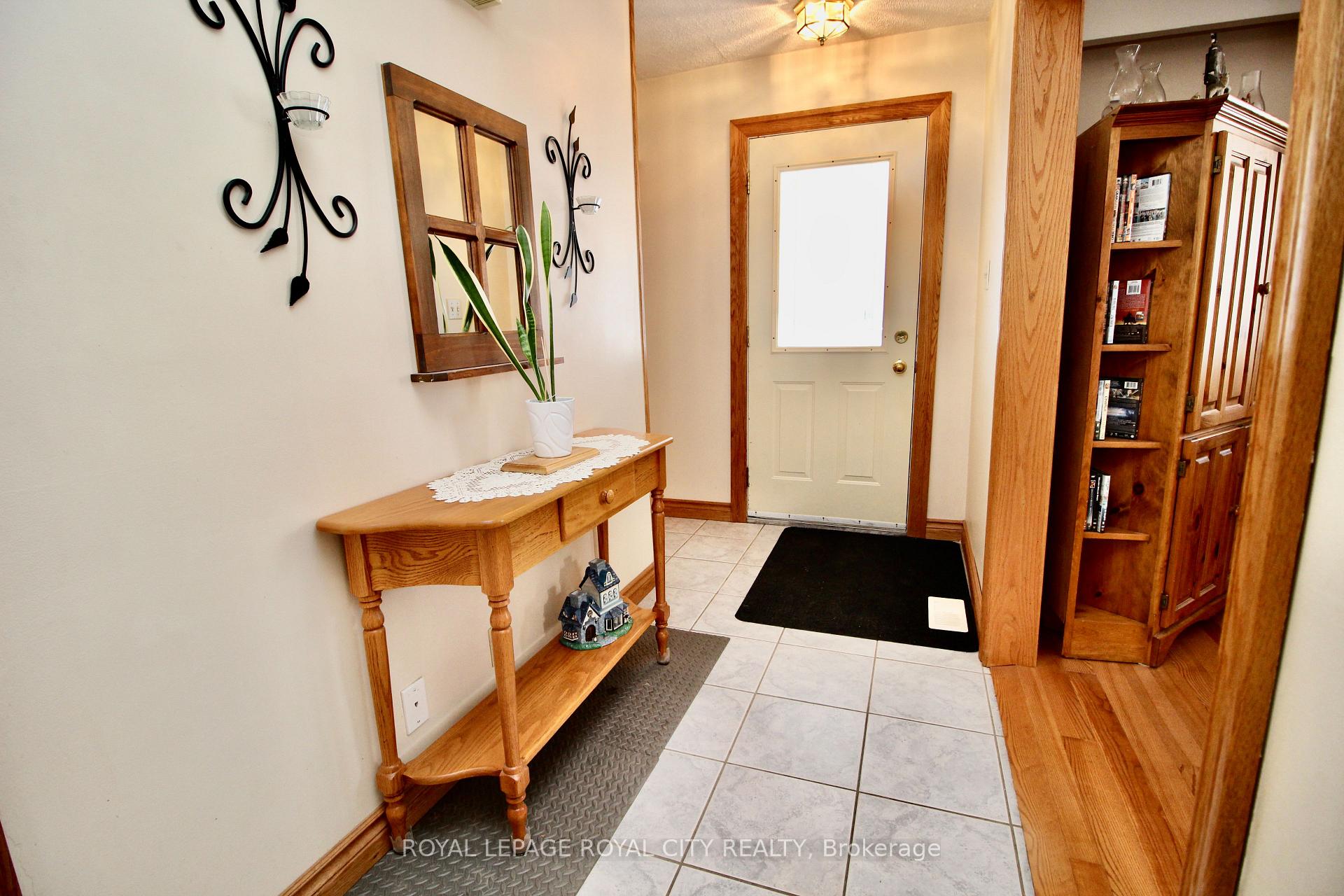 Photo 5 of 40 Kelly Drive, Kitchener — HOMEH