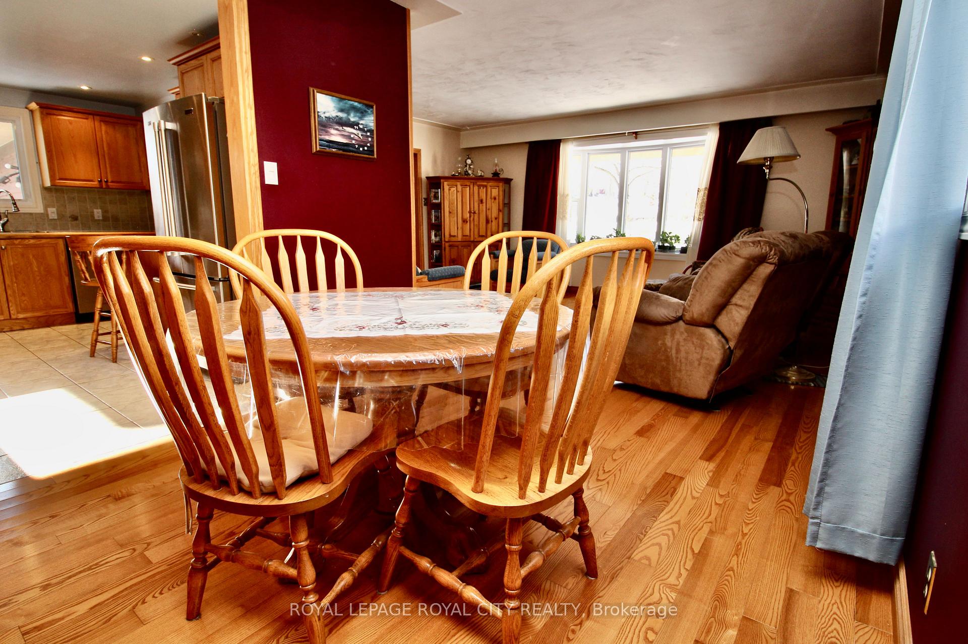 Photo 9 of 40 Kelly Drive, Kitchener — HOMEH