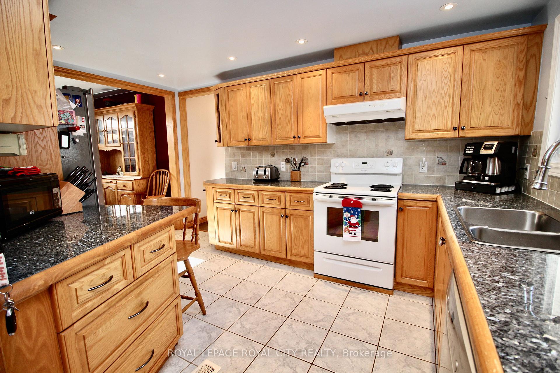 Photo 14 of 40 Kelly Drive, Kitchener — HOMEH