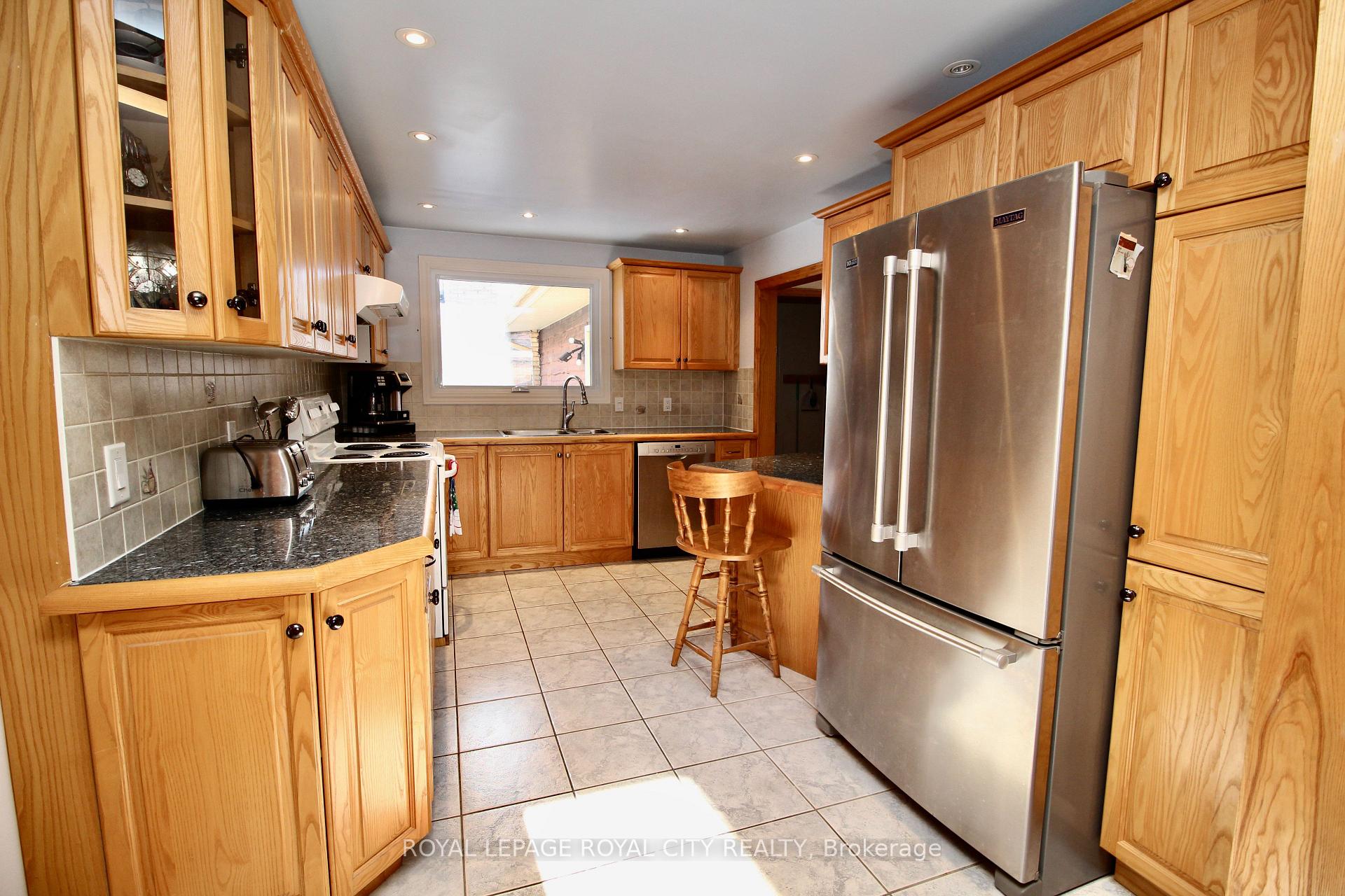 Photo 15 of 40 Kelly Drive, Kitchener — HOMEH
