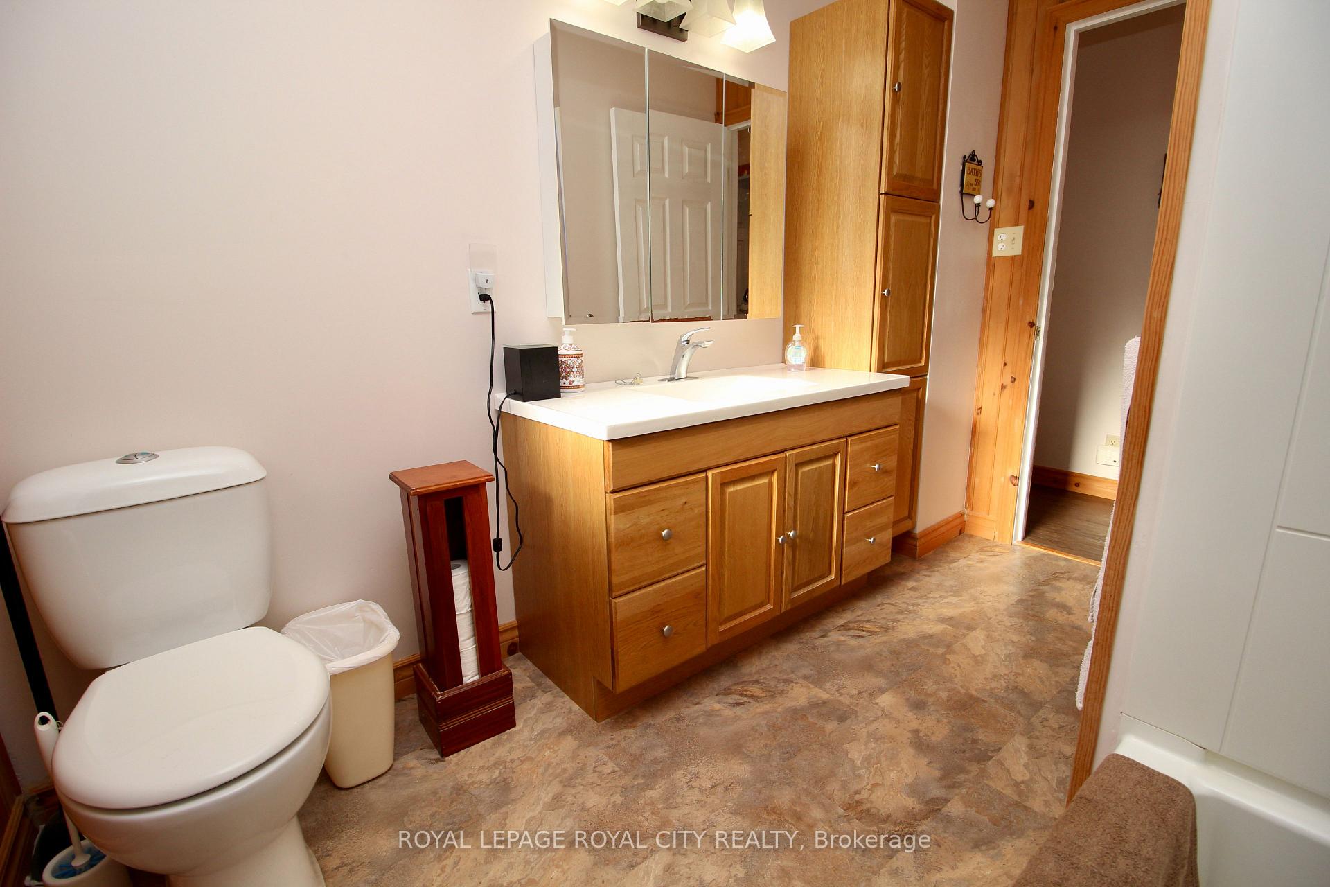 Photo 17 of 40 Kelly Drive, Kitchener — HOMEH