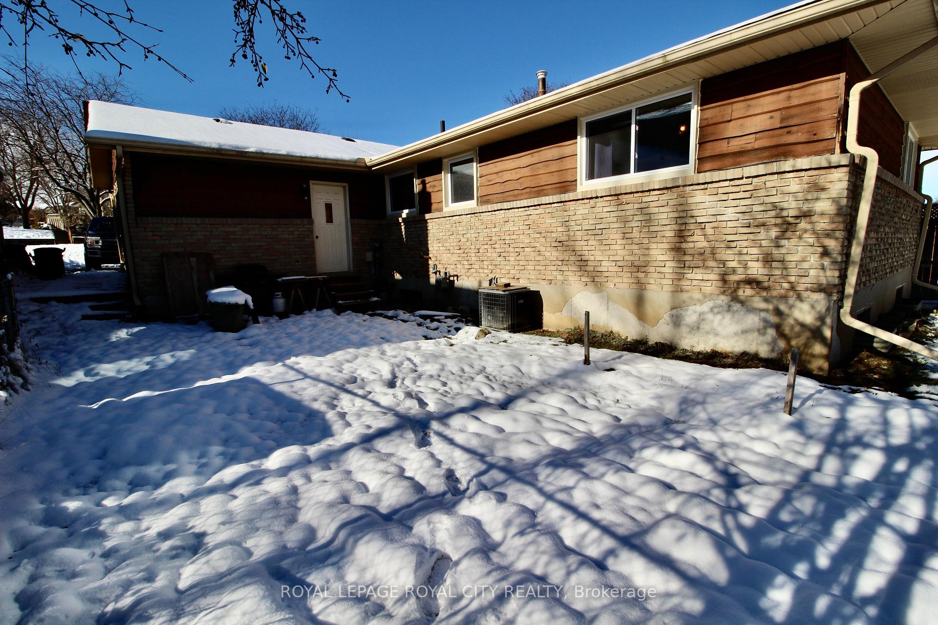 Photo 26 of 40 Kelly Drive, Kitchener — HOMEH