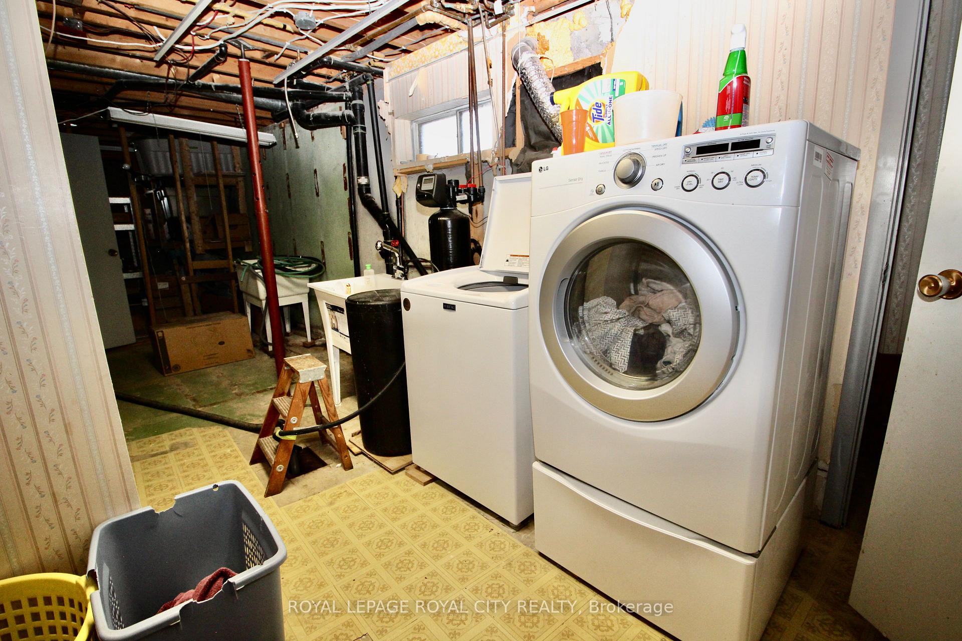 Photo 33 of 40 Kelly Drive, Kitchener — HOMEH