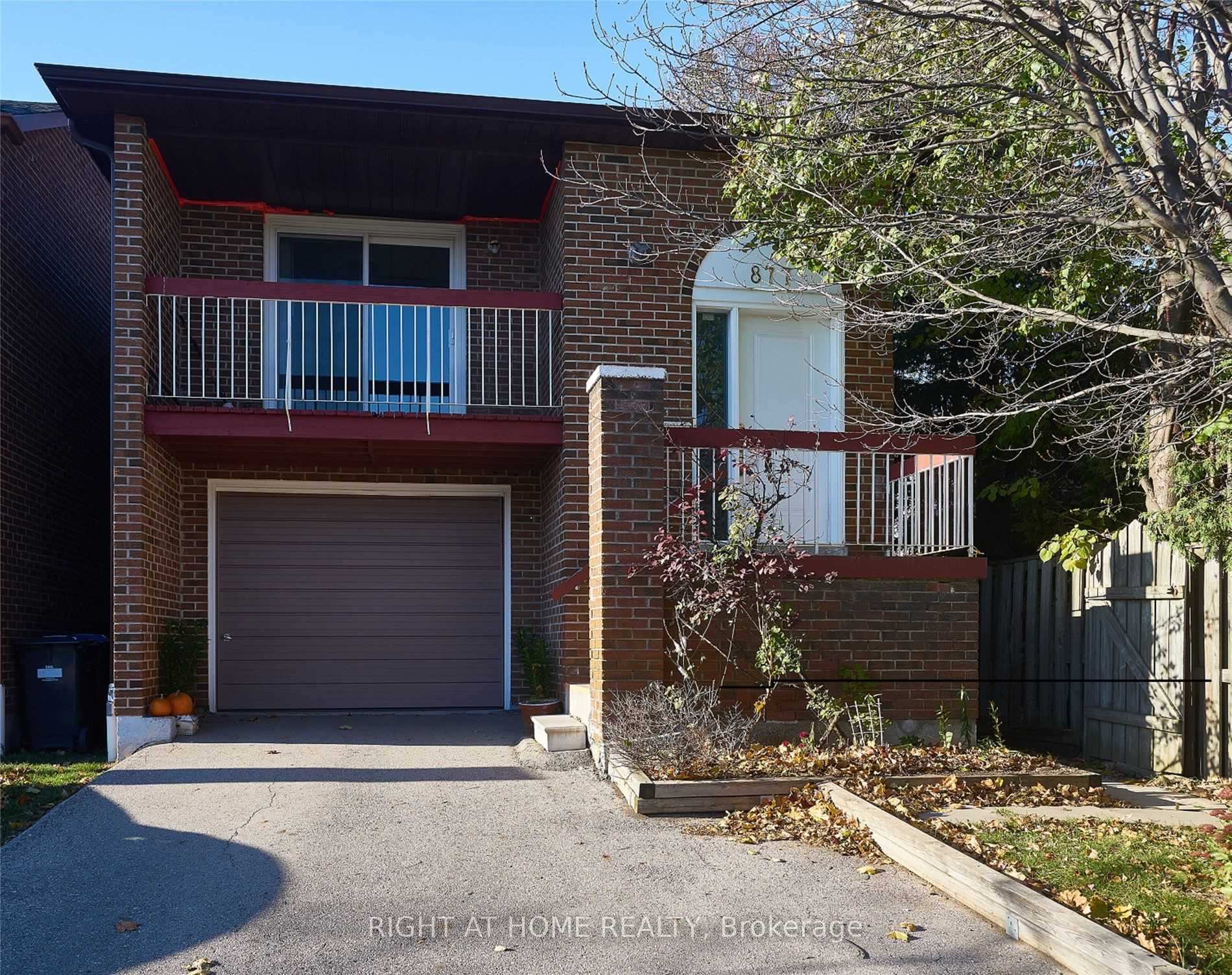 Front of Unit upper level, 877 Thistle Down Circle