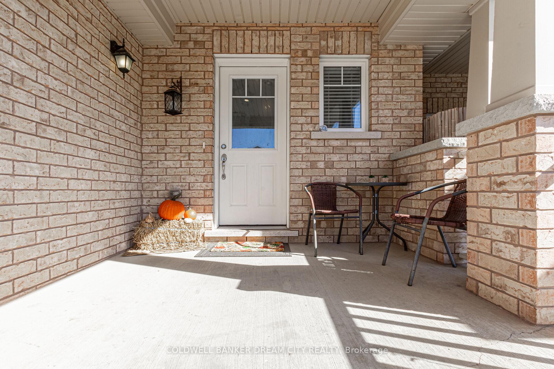 Photo 4 of 250 Apple Hill Crescent, Kitchener — HOMEH