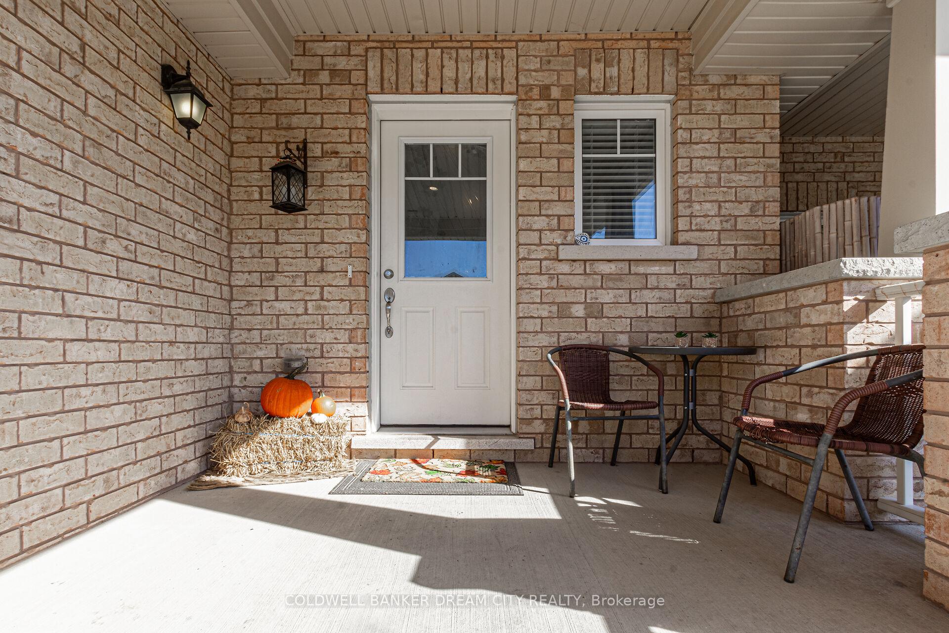 Photo 5 of 250 Apple Hill Crescent, Kitchener — HOMEH