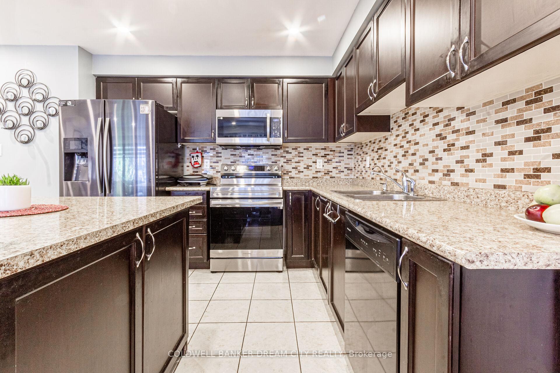 Photo 10 of 250 Apple Hill Crescent, Kitchener — HOMEH