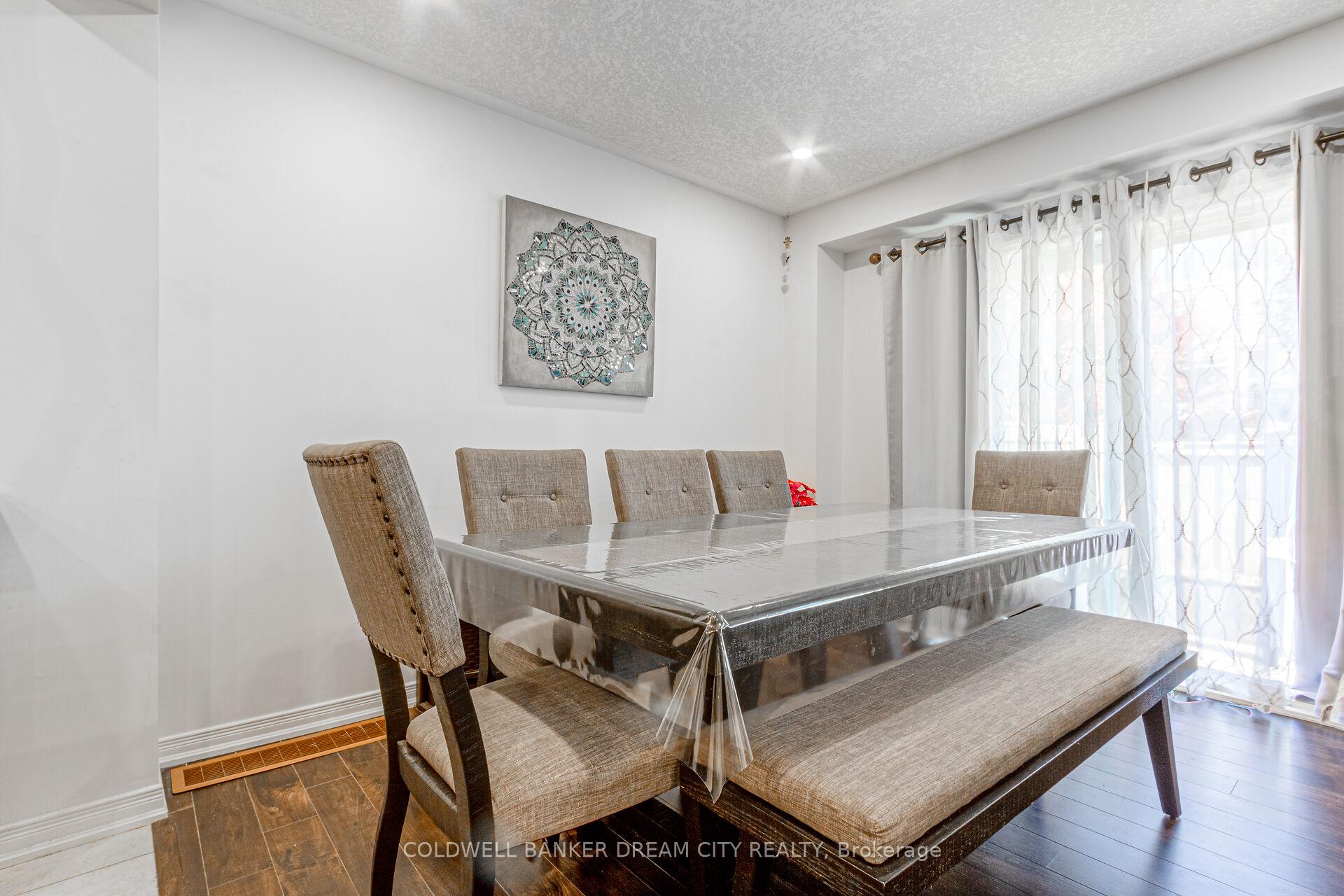 Photo 11 of 250 Apple Hill Crescent, Kitchener — HOMEH