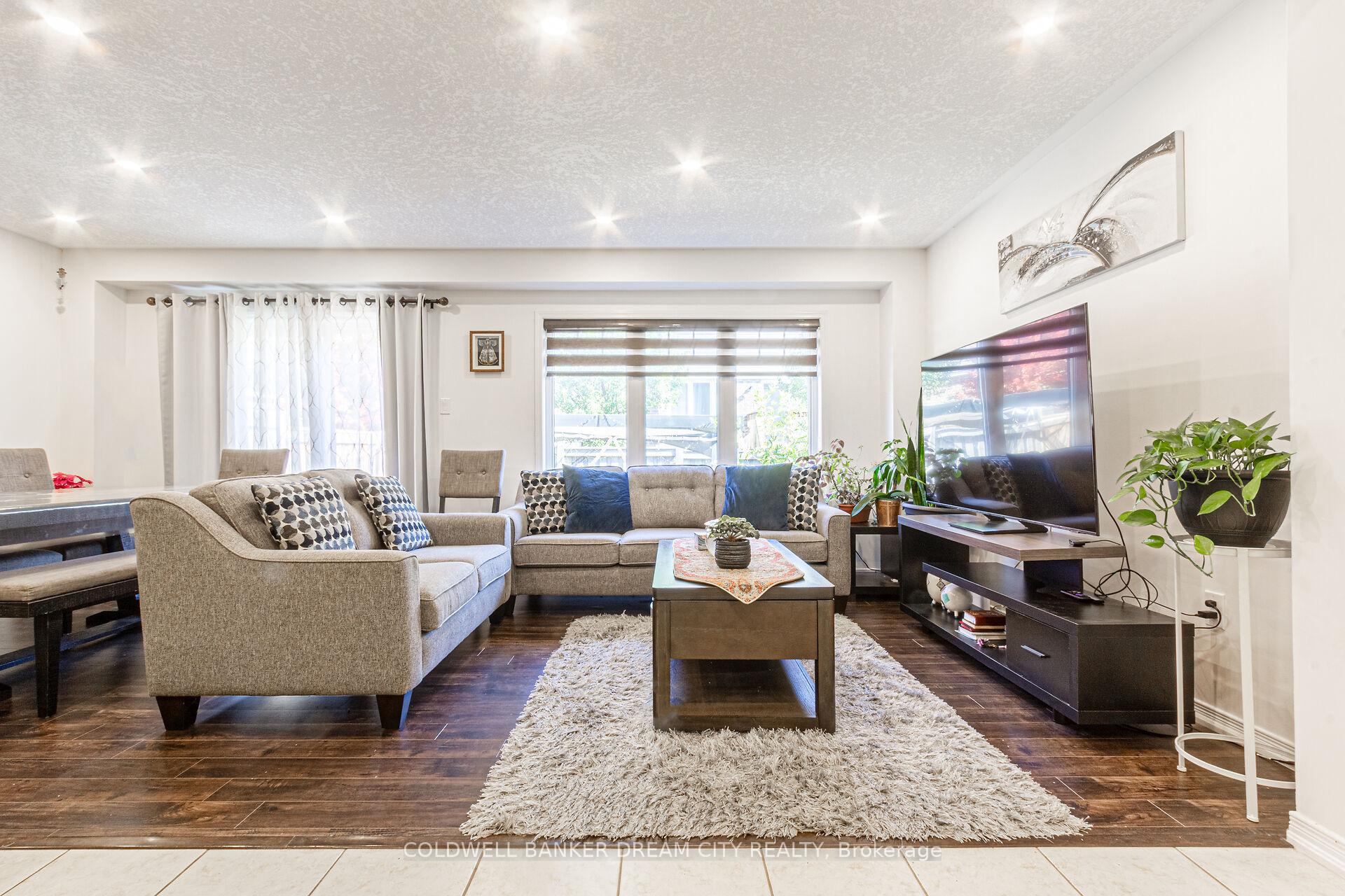 Photo 13 of 250 Apple Hill Crescent, Kitchener — HOMEH