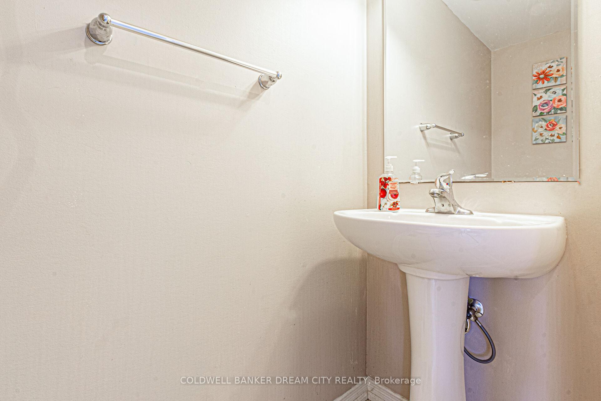 Photo 15 of 250 Apple Hill Crescent, Kitchener — HOMEH