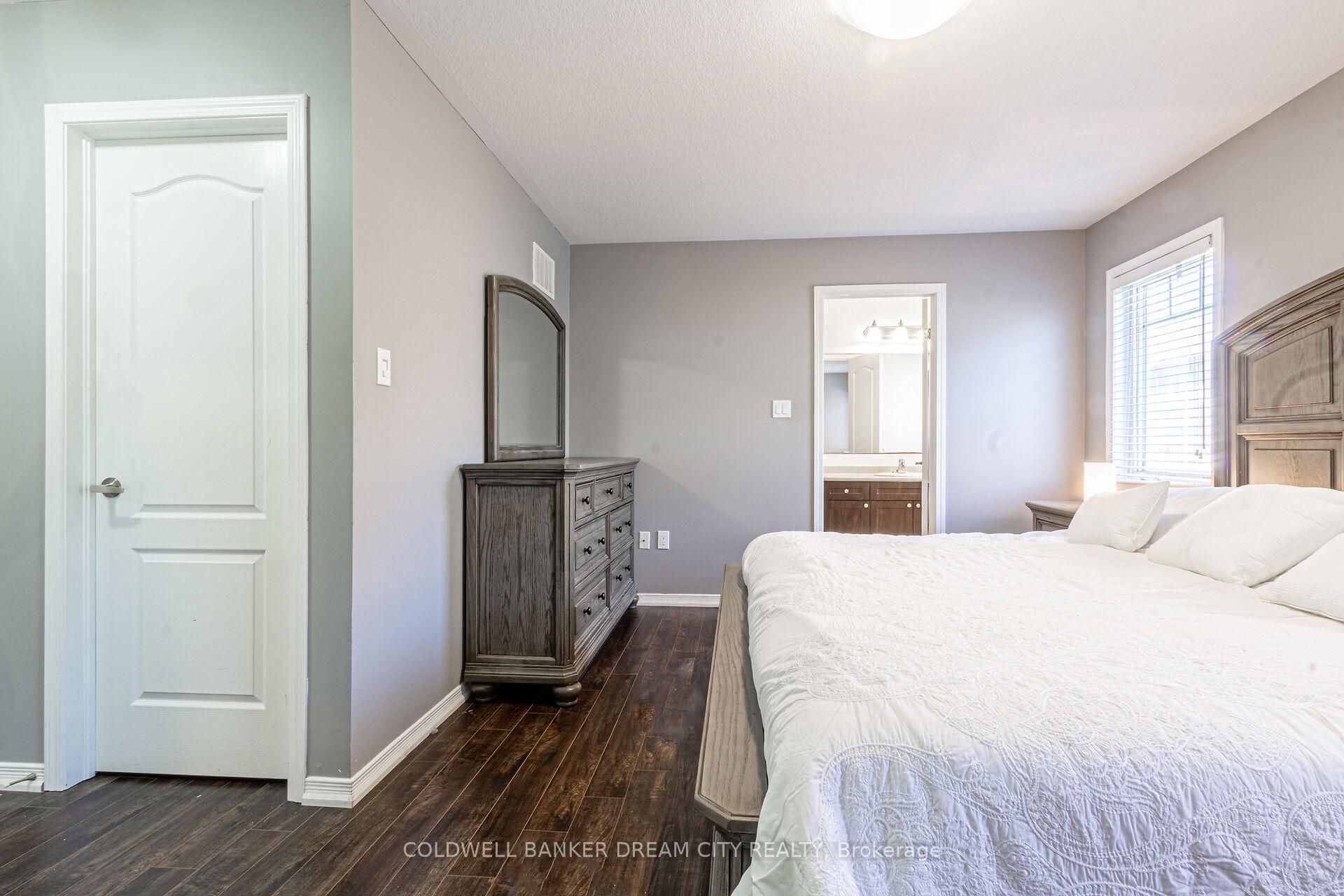 Photo 18 of 250 Apple Hill Crescent, Kitchener — HOMEH