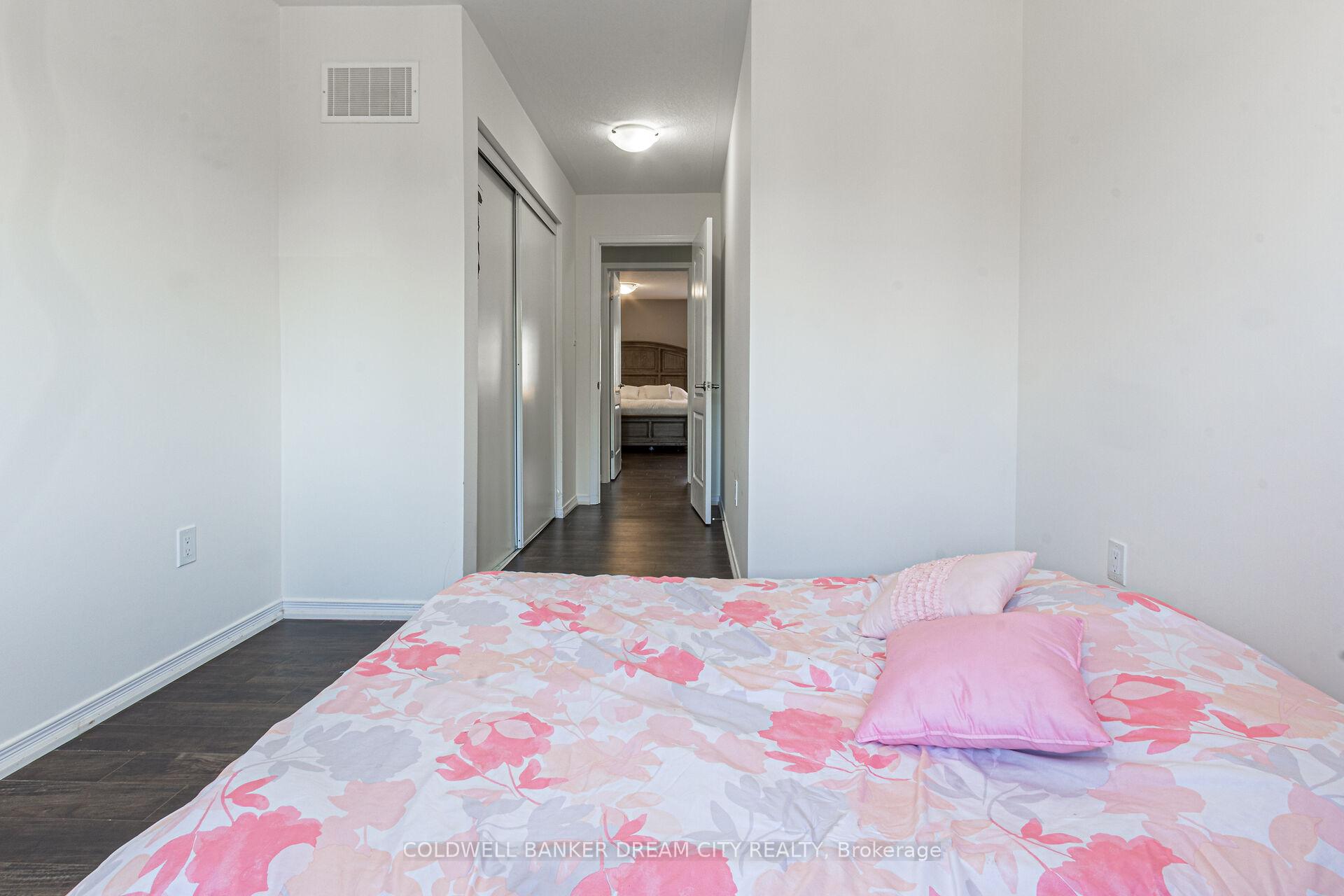 Photo 21 of 250 Apple Hill Crescent, Kitchener — HOMEH