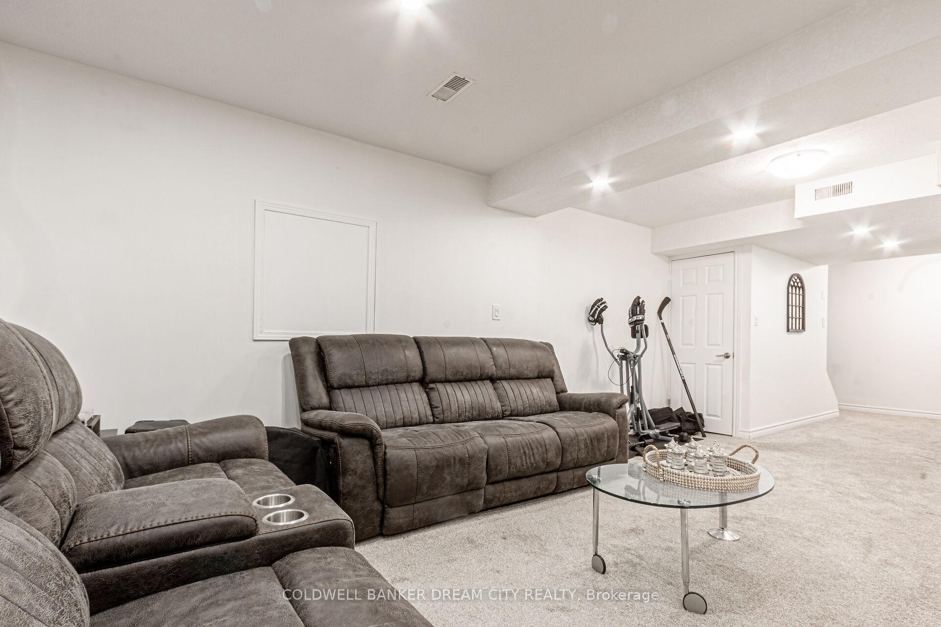 Photo 27 of 250 Apple Hill Crescent, Kitchener — HOMEH