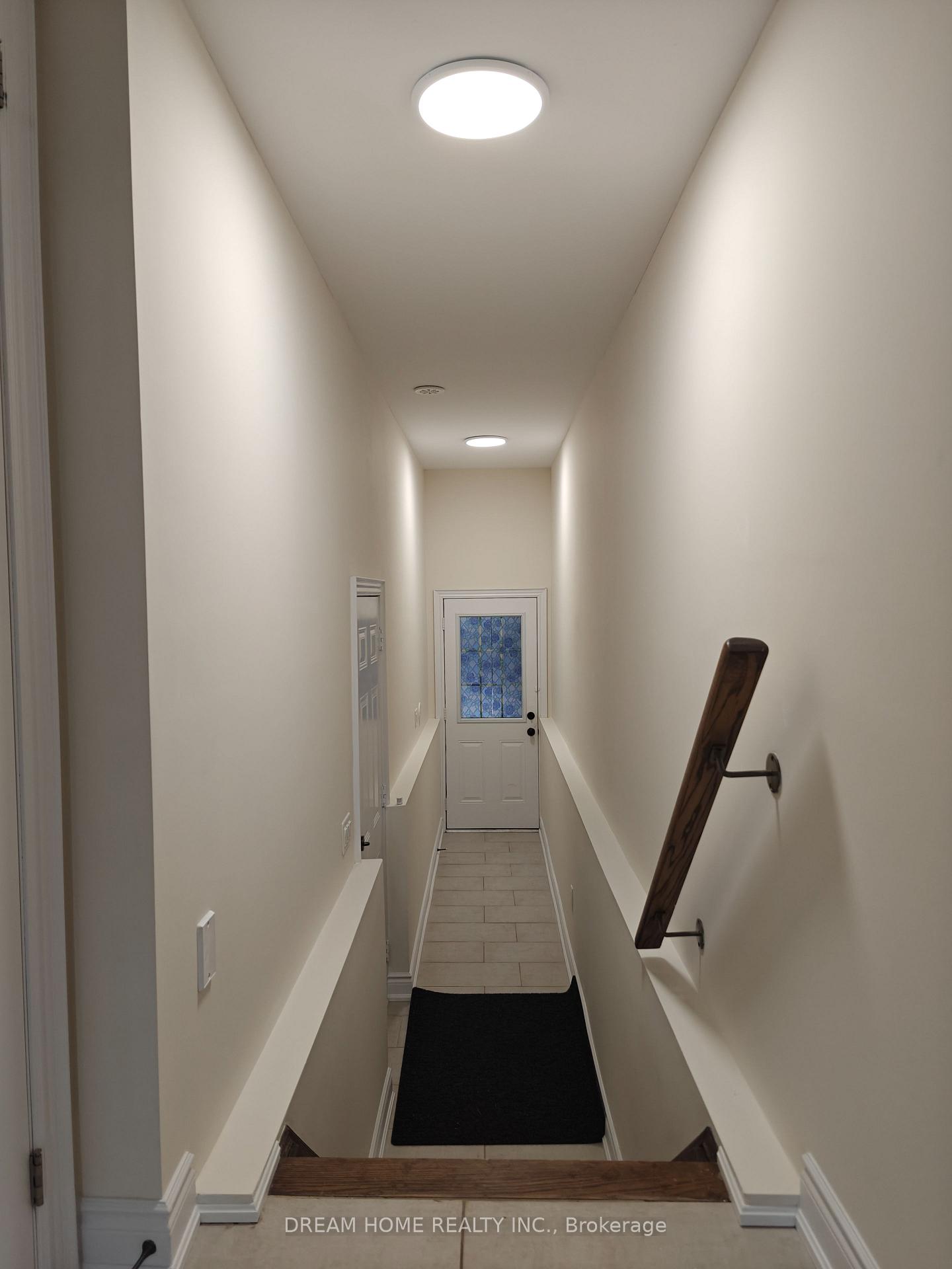 Photo 4 of 6 Cafaro Lane, Markham, Victoria Square — HOMEH