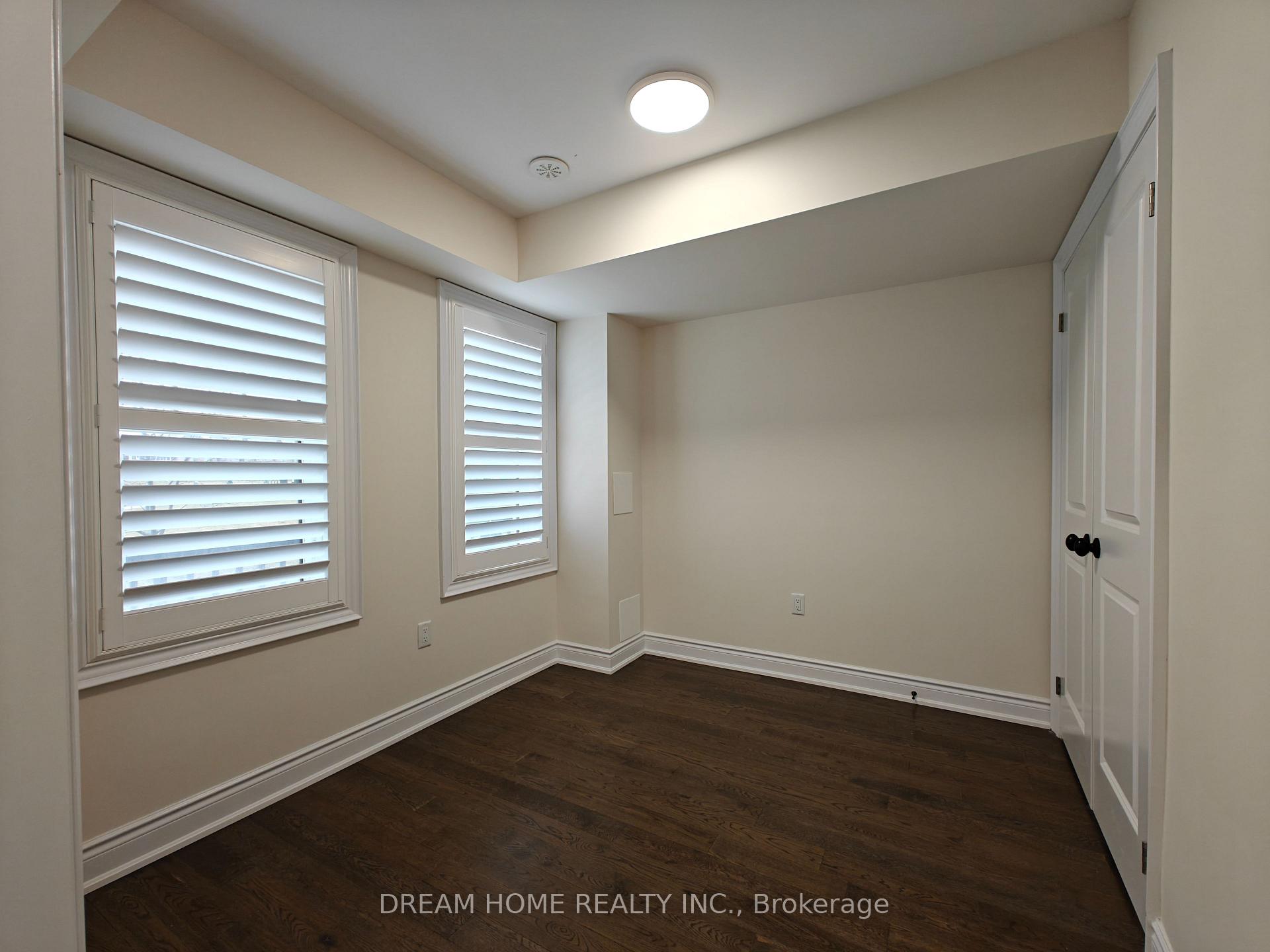 Photo 5 of 6 Cafaro Lane, Markham, Victoria Square — HOMEH