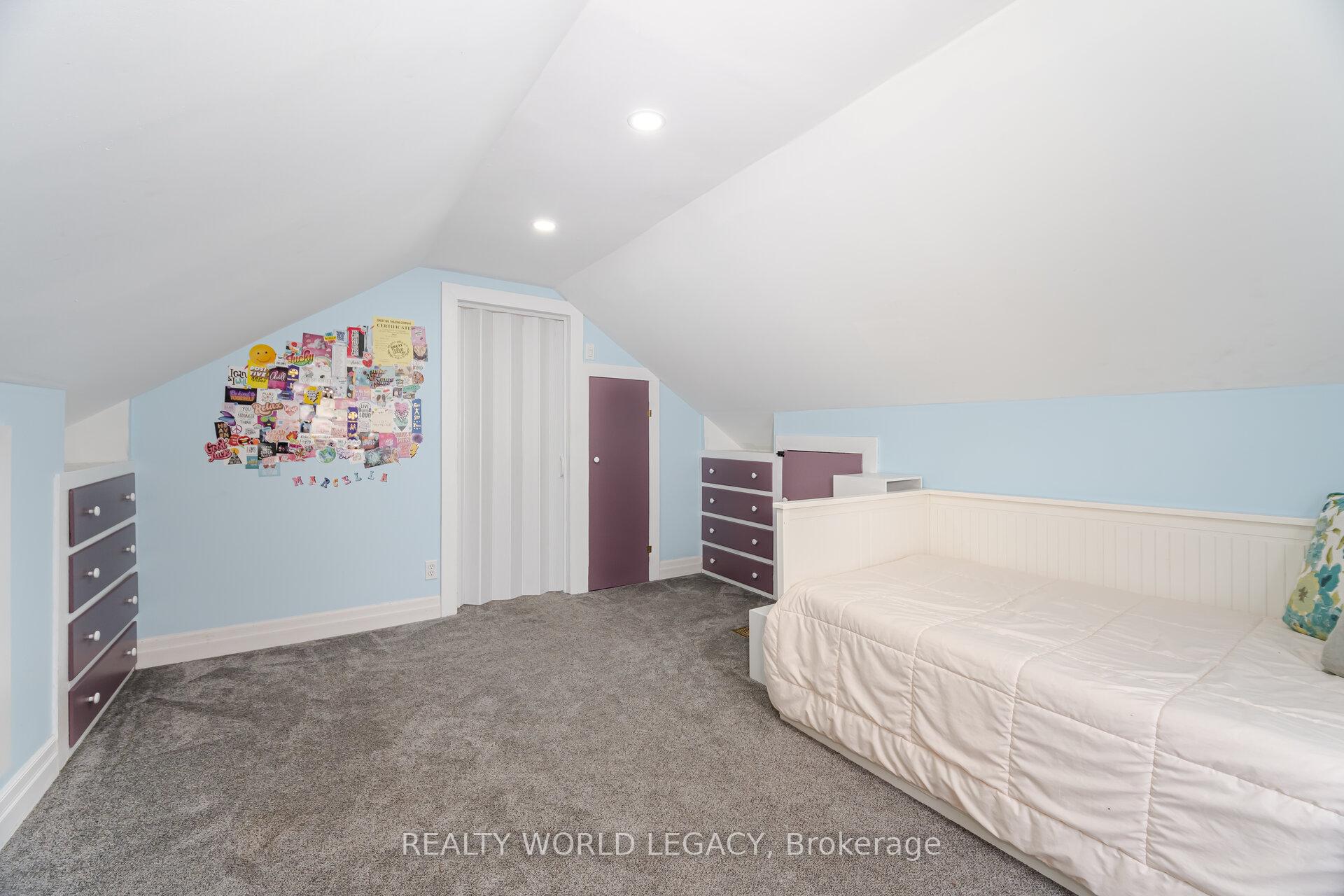 Photo 18 of 141 Ninth Avenue, Kitchener — HOMEH