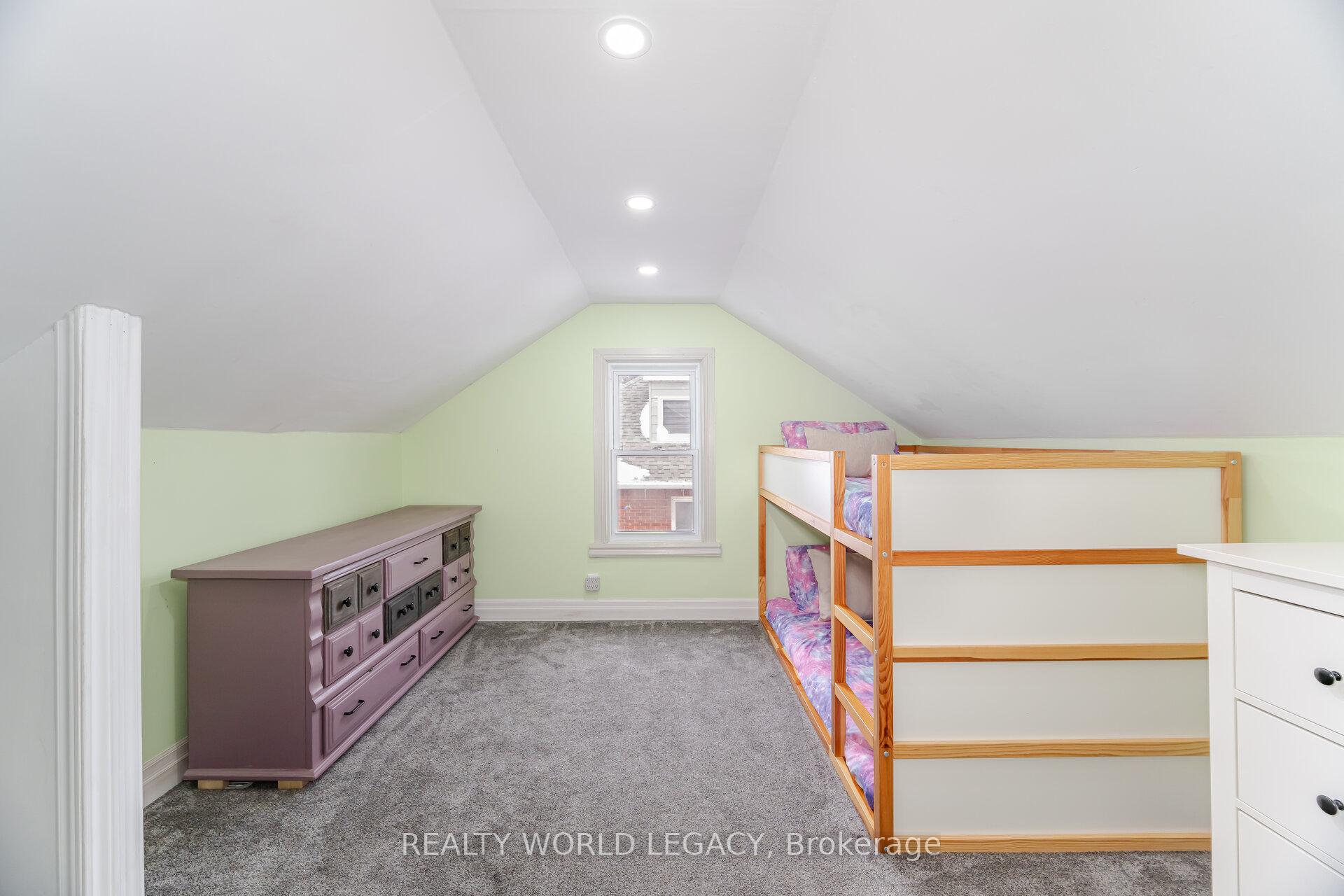 Photo 20 of 141 Ninth Avenue, Kitchener — HOMEH