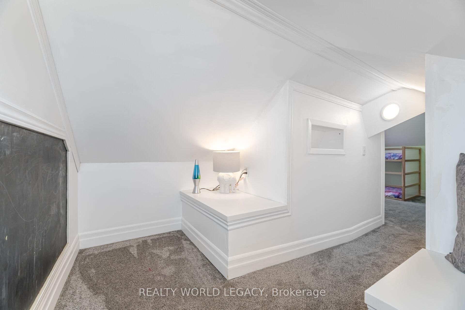 Photo 23 of 141 Ninth Avenue, Kitchener — HOMEH