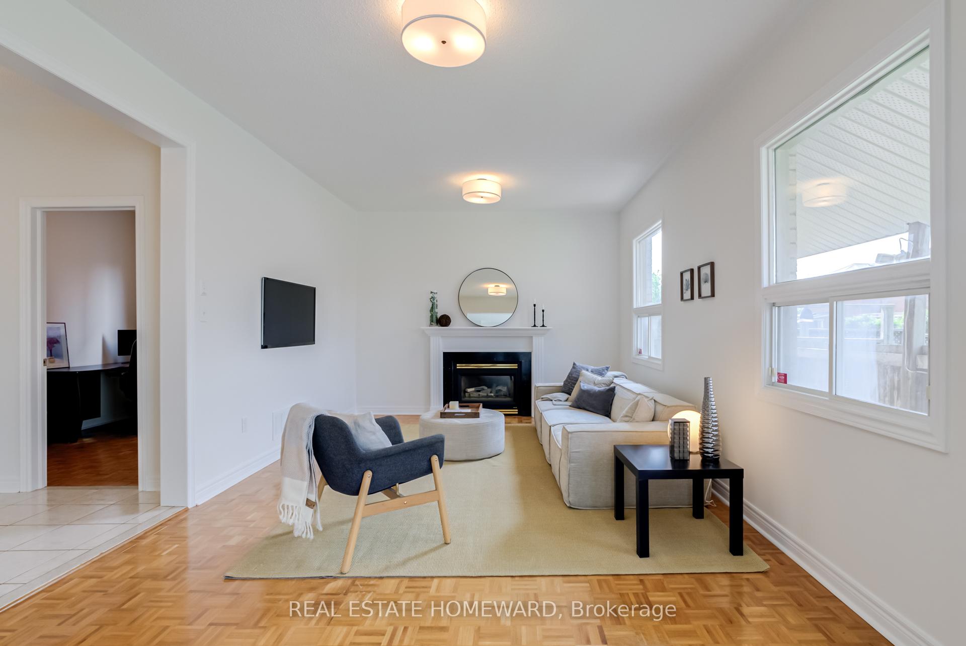 Photo 8 of 207 Valentina Drive, Markham, Village Green-South Unionville — HOMEH