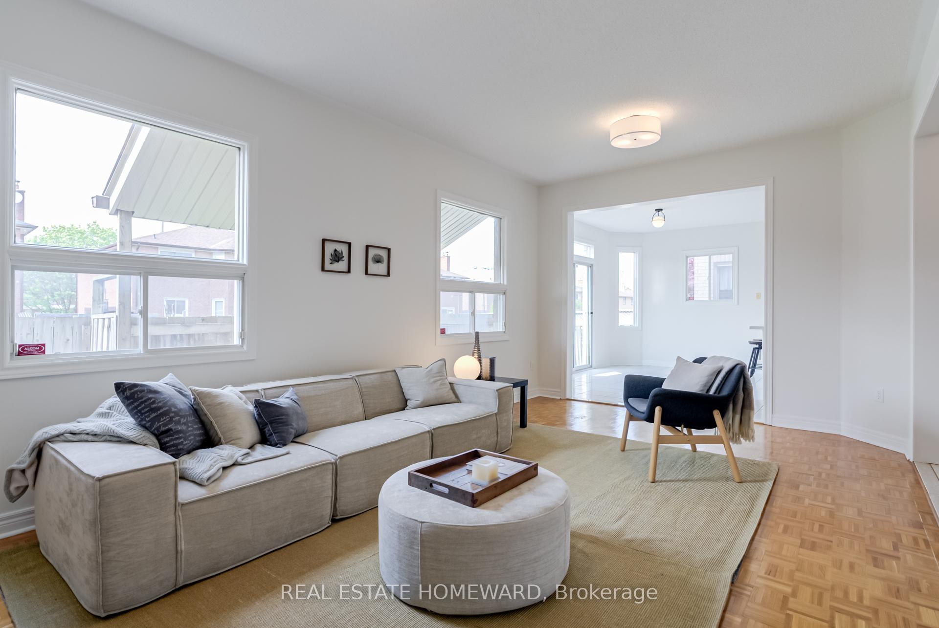 Photo 9 of 207 Valentina Drive, Markham, Village Green-South Unionville — HOMEH