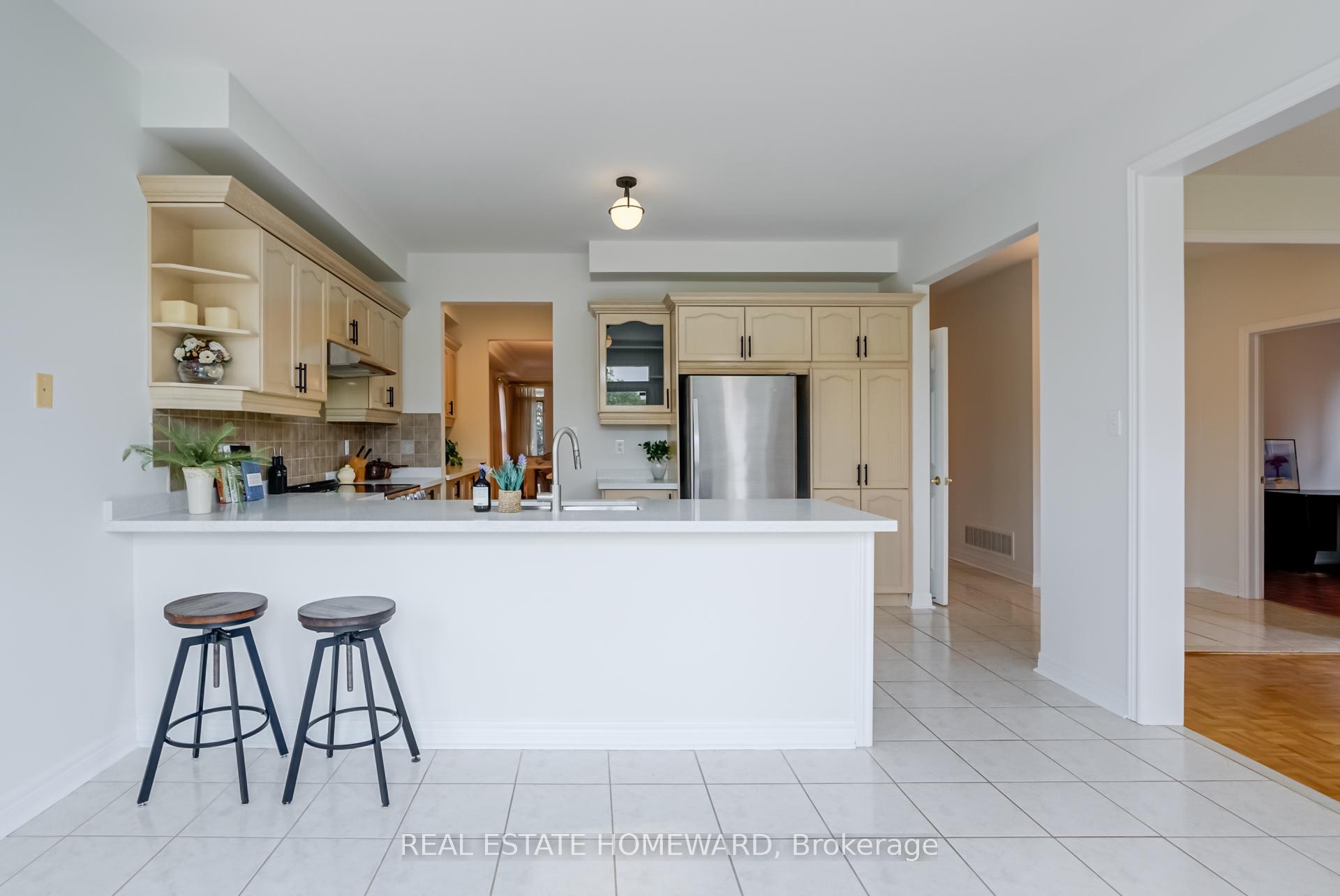 Photo 12 of 207 Valentina Drive, Markham, Village Green-South Unionville — HOMEH