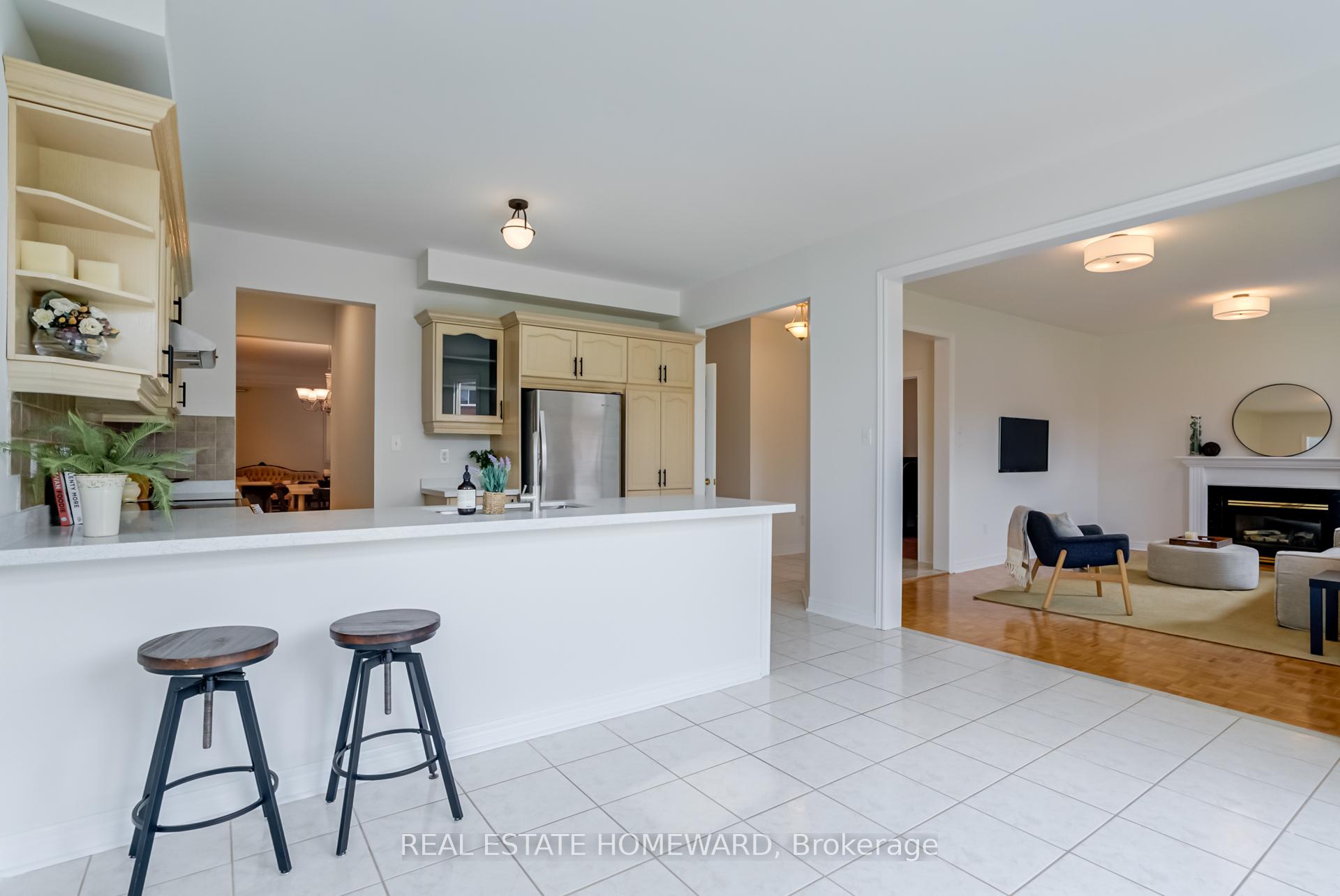 Photo 13 of 207 Valentina Drive, Markham, Village Green-South Unionville — HOMEH