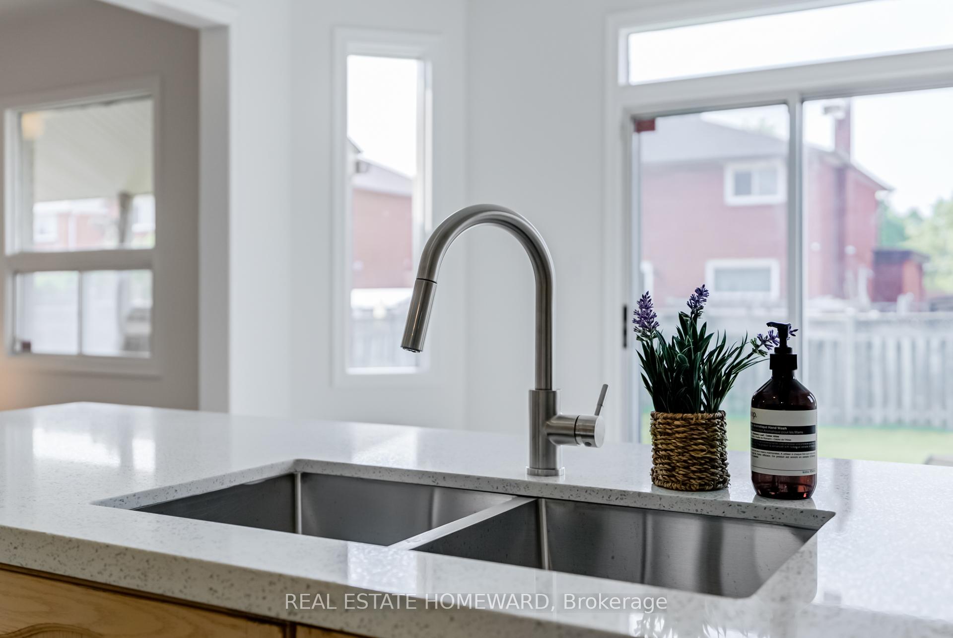 Photo 14 of 207 Valentina Drive, Markham, Village Green-South Unionville — HOMEH