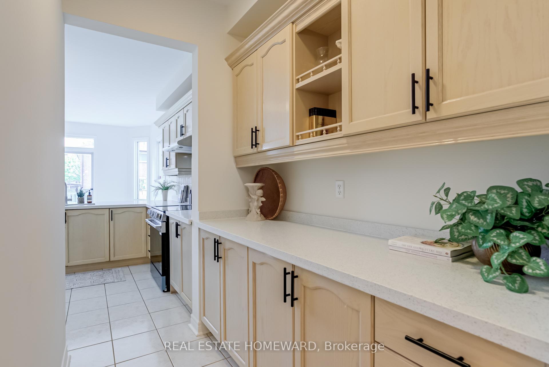Photo 15 of 207 Valentina Drive, Markham, Village Green-South Unionville — HOMEH