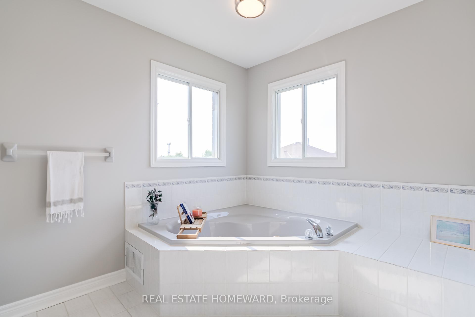 Photo 25 of 207 Valentina Drive, Markham, Village Green-South Unionville — HOMEH
