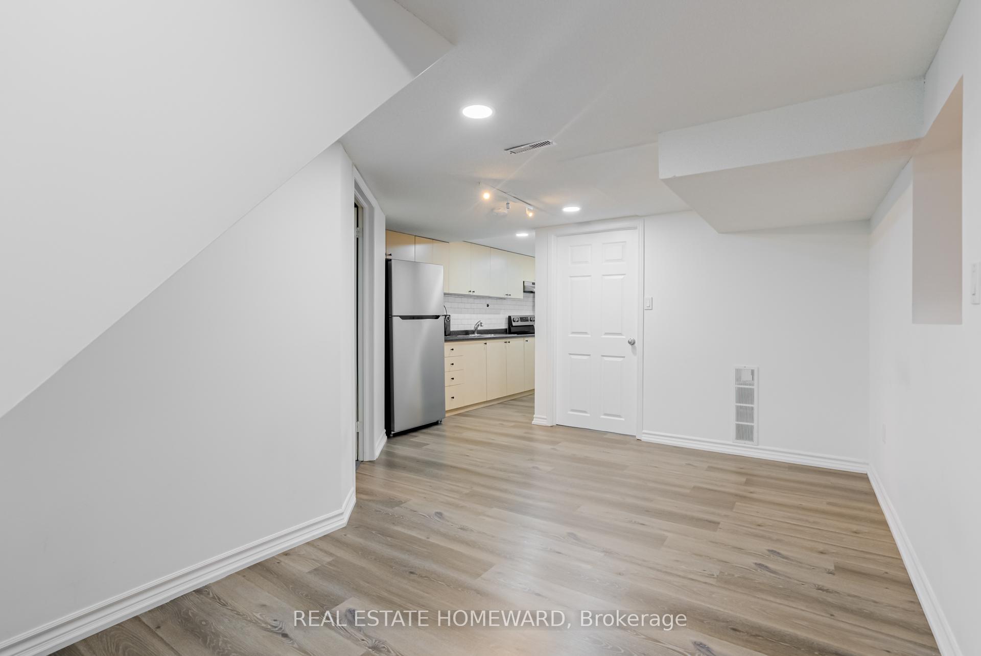 Photo 38 of 207 Valentina Drive, Markham, Village Green-South Unionville — HOMEH