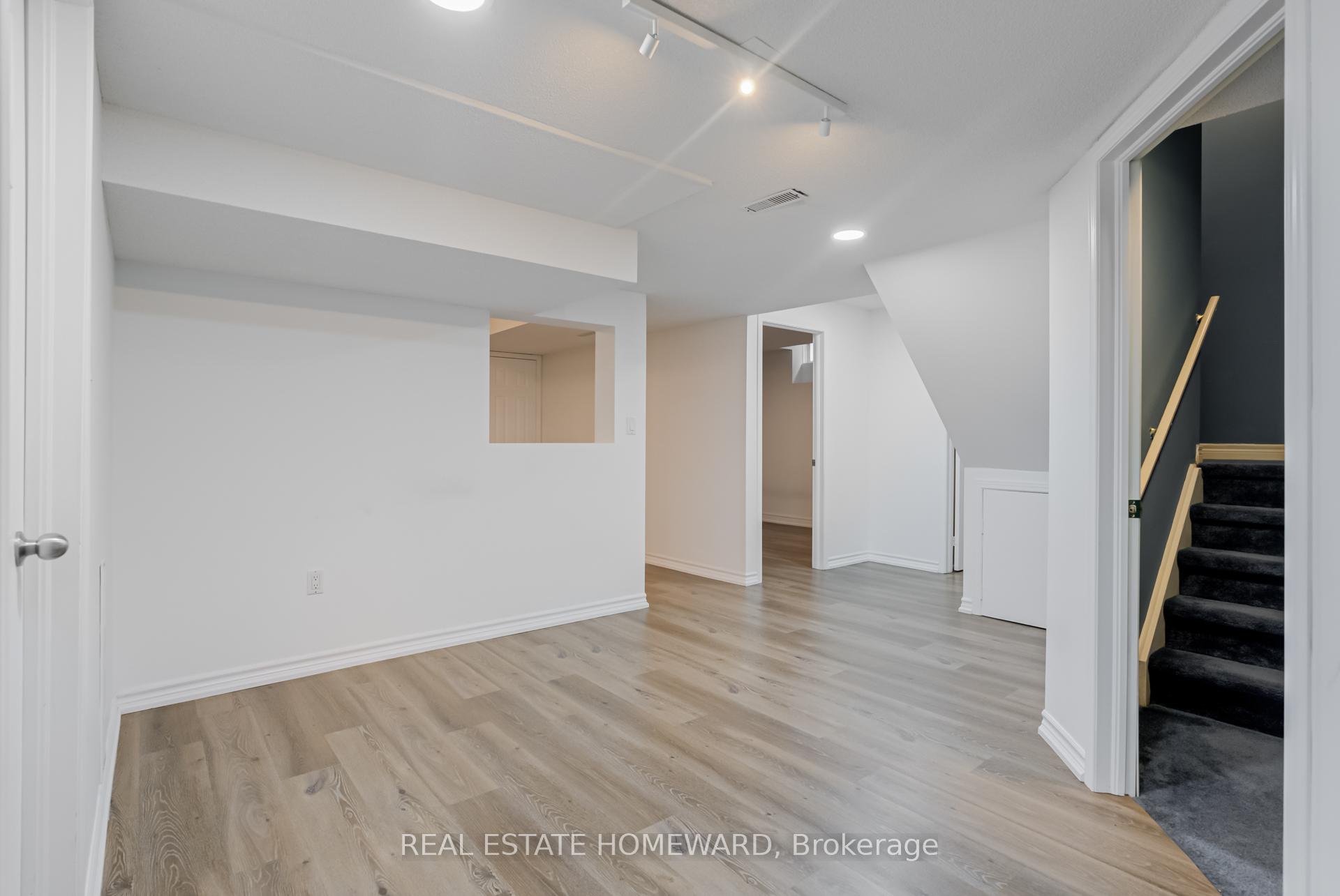 Photo 39 of 207 Valentina Drive, Markham, Village Green-South Unionville — HOMEH
