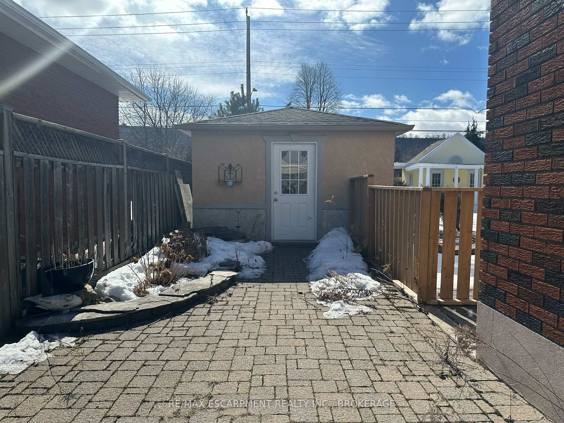 Photo 2 of Unit Lower, 6 Winthrop Place, Hamilton, Stoney Creek — HOMEH