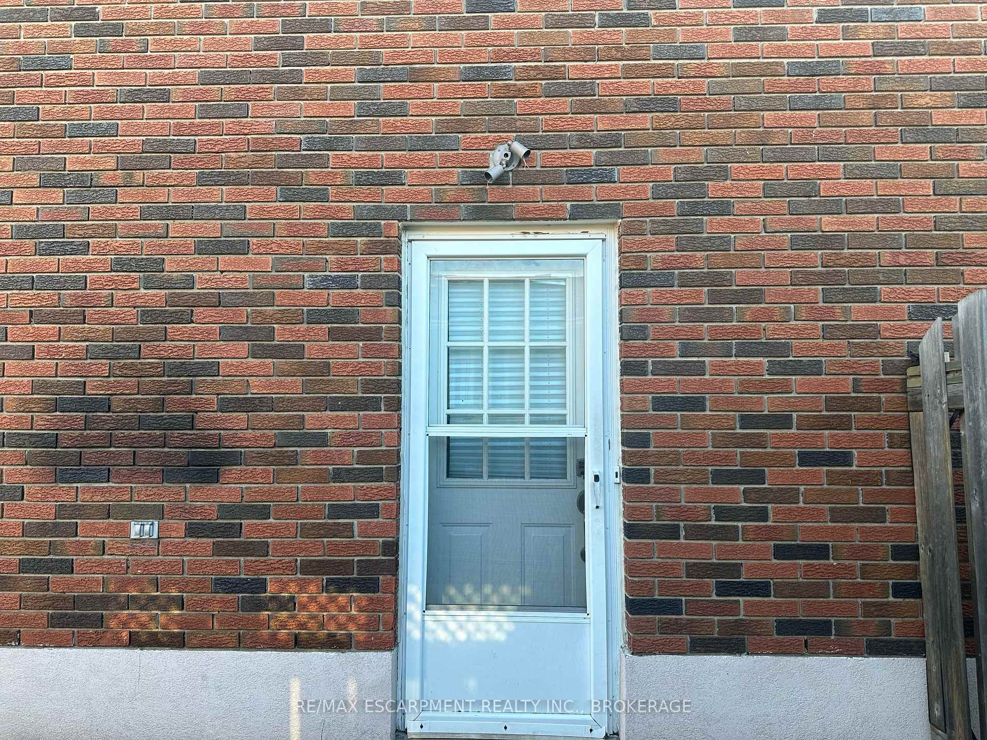 Photo 3 of Unit Lower, 6 Winthrop Place, Hamilton, Stoney Creek — HOMEH