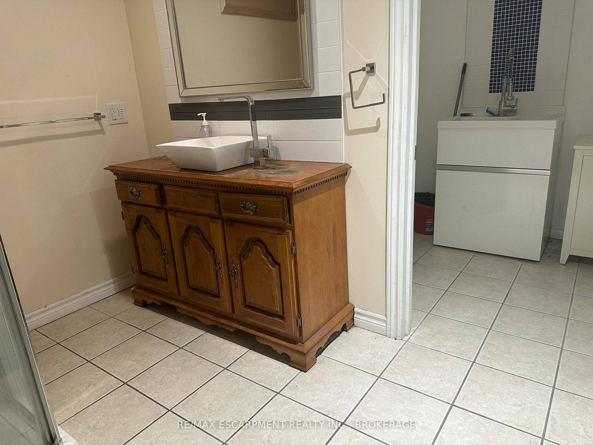 Photo 10 of Unit Lower, 6 Winthrop Place, Hamilton, Stoney Creek — HOMEH