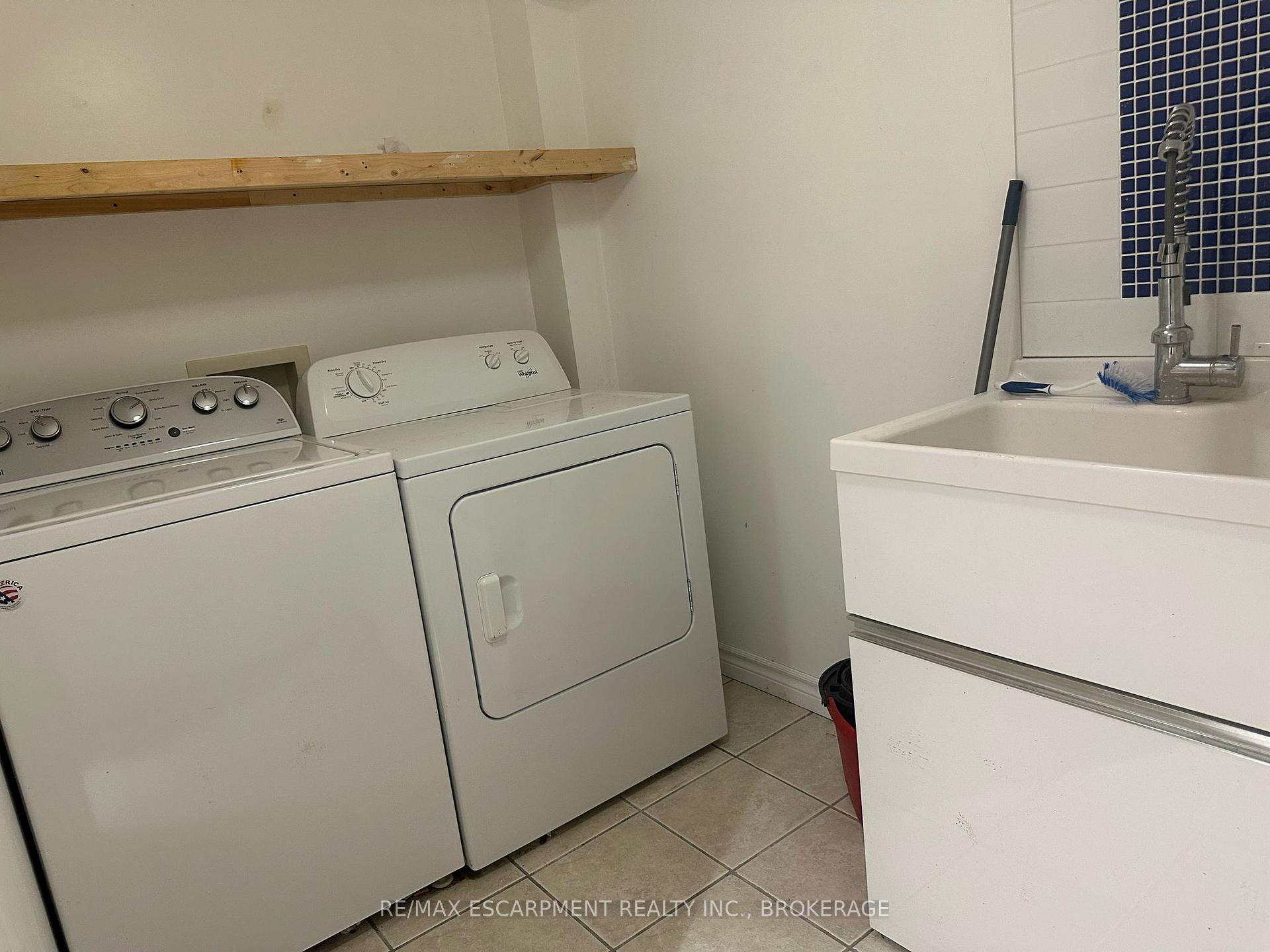 Photo 11 of Unit Lower, 6 Winthrop Place, Hamilton, Stoney Creek — HOMEH