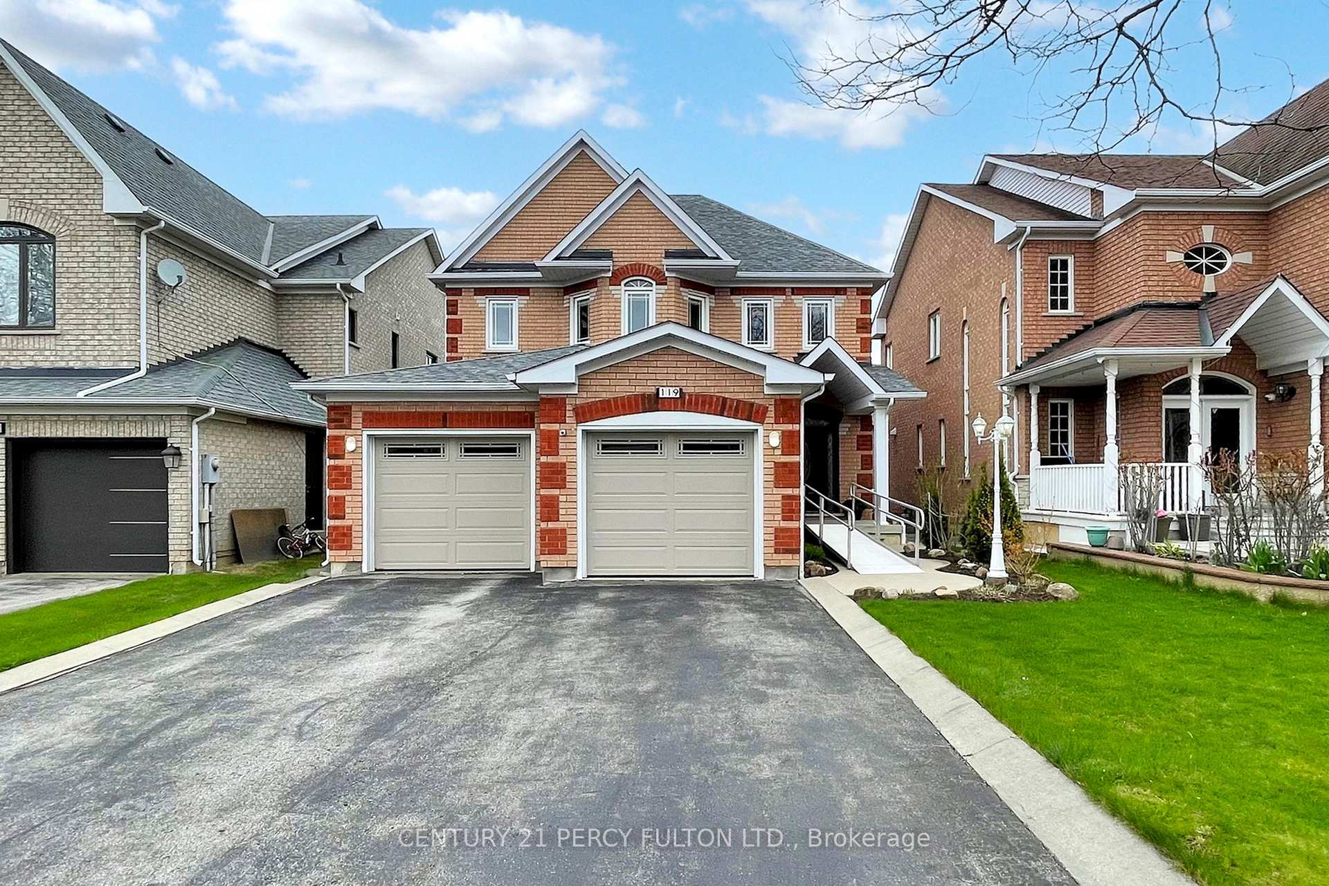 Photo 2 of 119 Elvira Crescent, Markham, Rouge Fairways — HOMEH