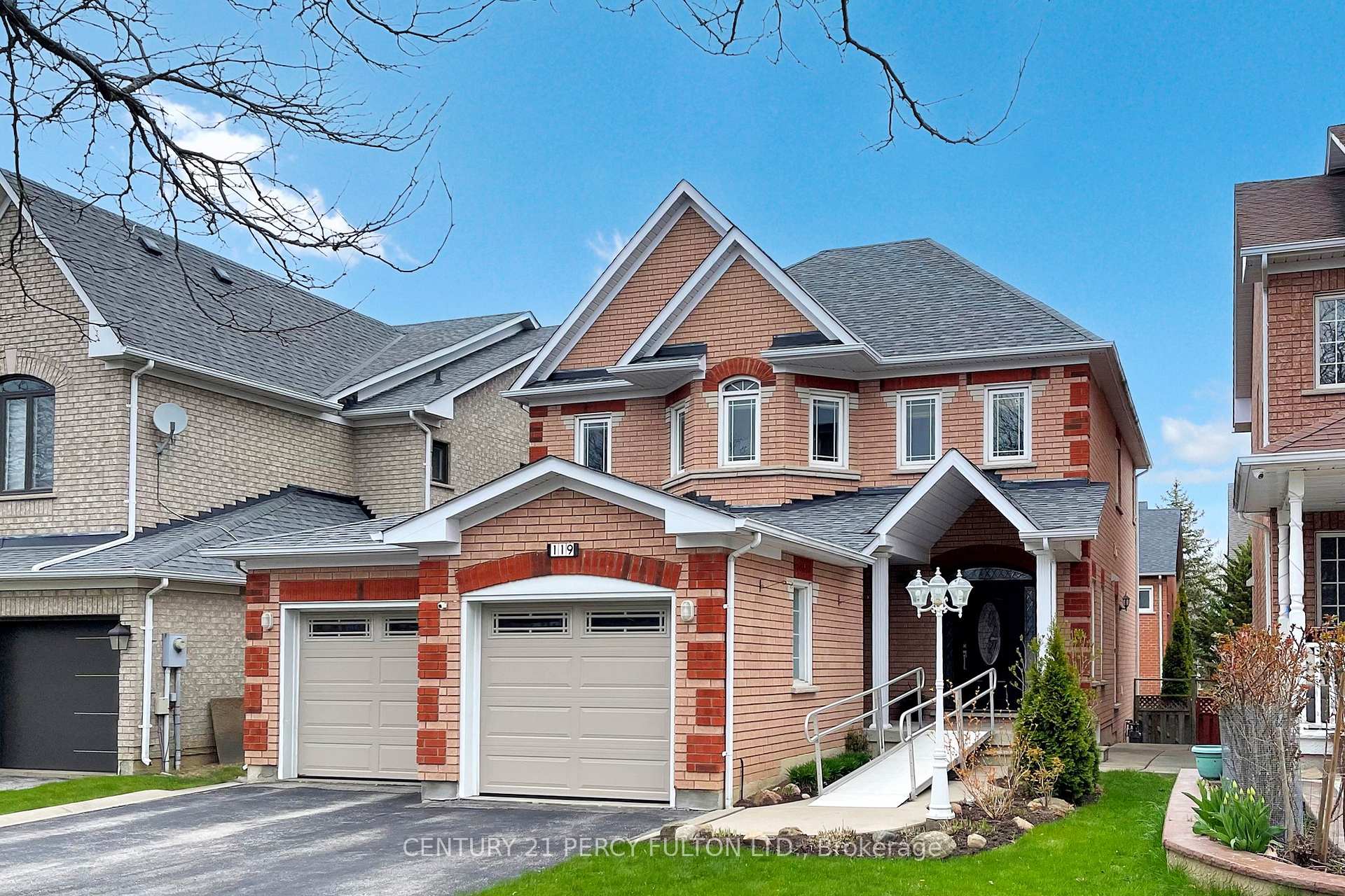 Photo 3 of 119 Elvira Crescent, Markham, Rouge Fairways — HOMEH
