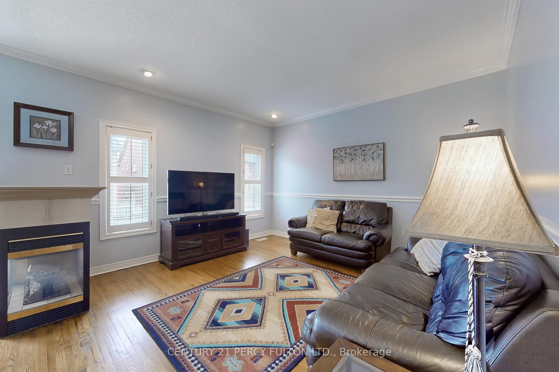 Photo 4 of 119 Elvira Crescent, Markham, Rouge Fairways — HOMEH
