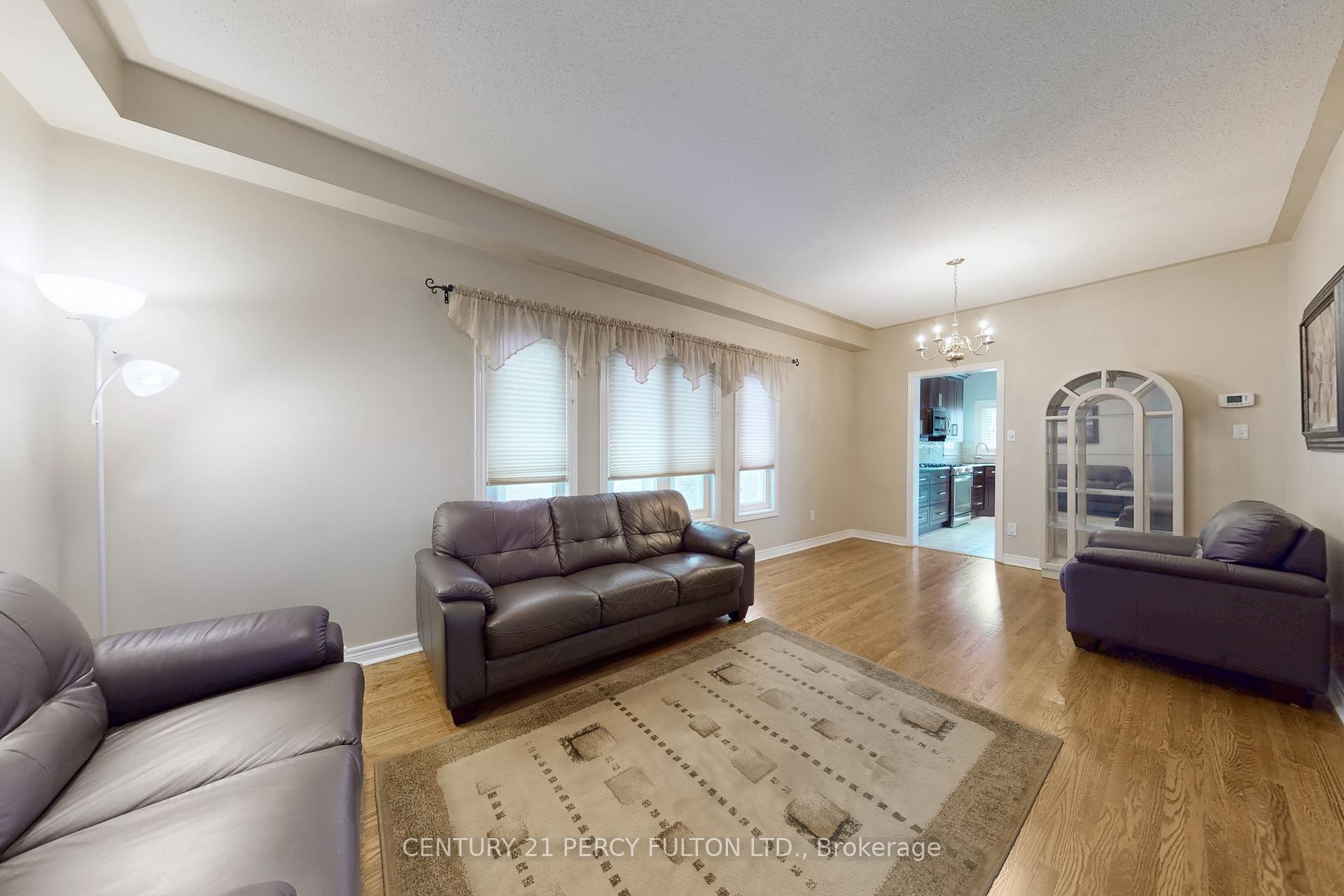 Photo 9 of 119 Elvira Crescent, Markham, Rouge Fairways — HOMEH