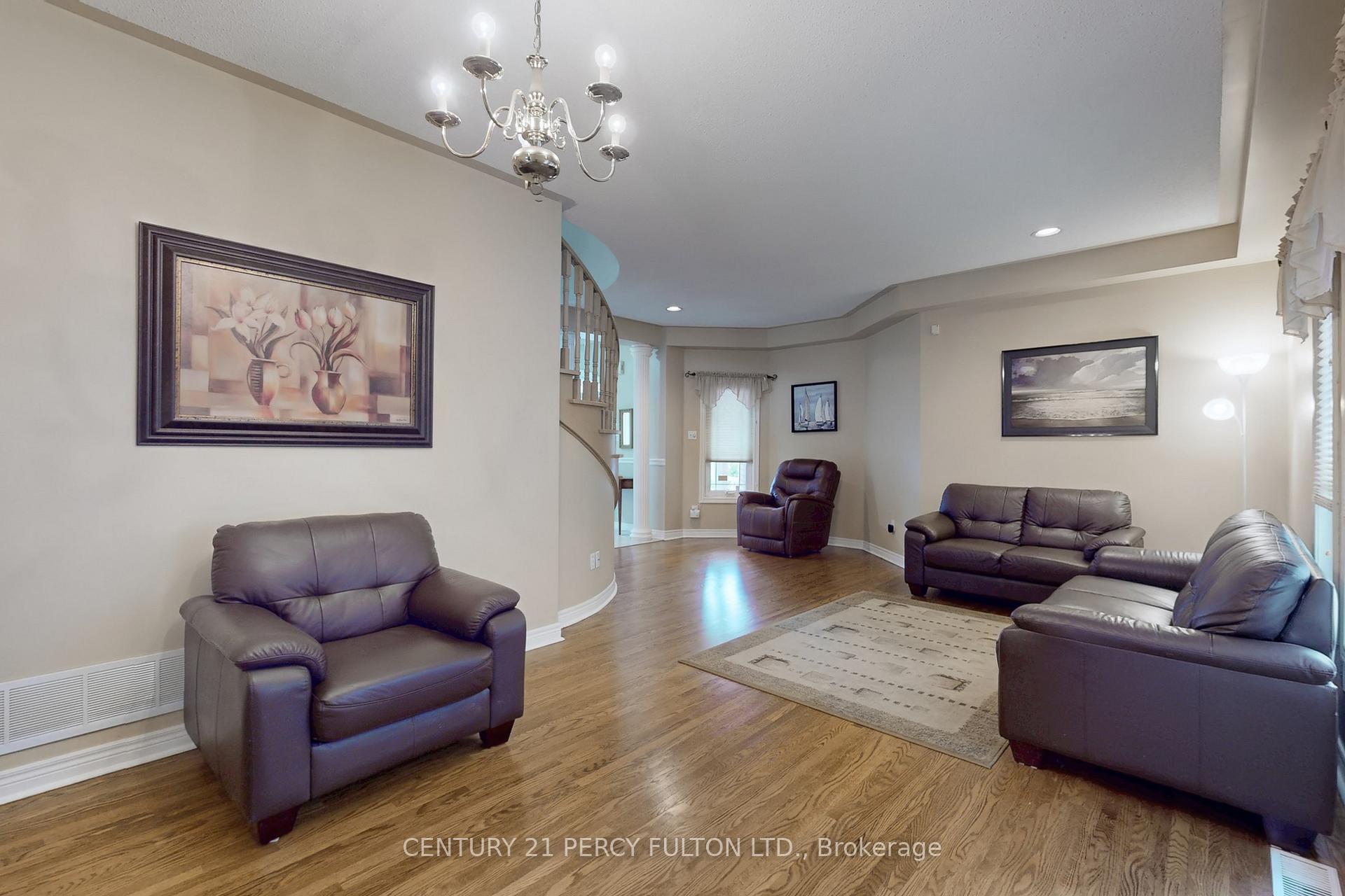 Photo 10 of 119 Elvira Crescent, Markham, Rouge Fairways — HOMEH