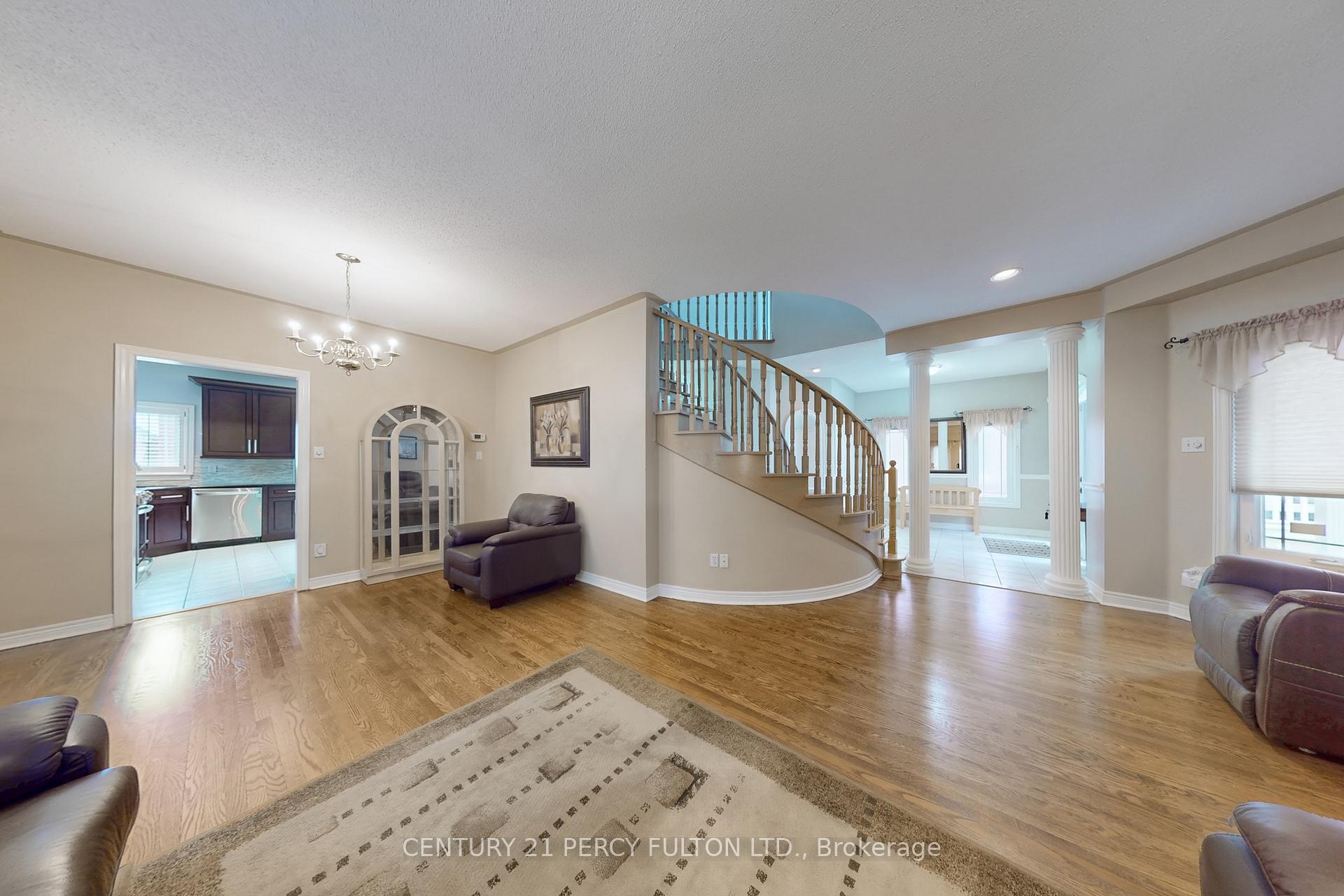 Photo 12 of 119 Elvira Crescent, Markham, Rouge Fairways — HOMEH