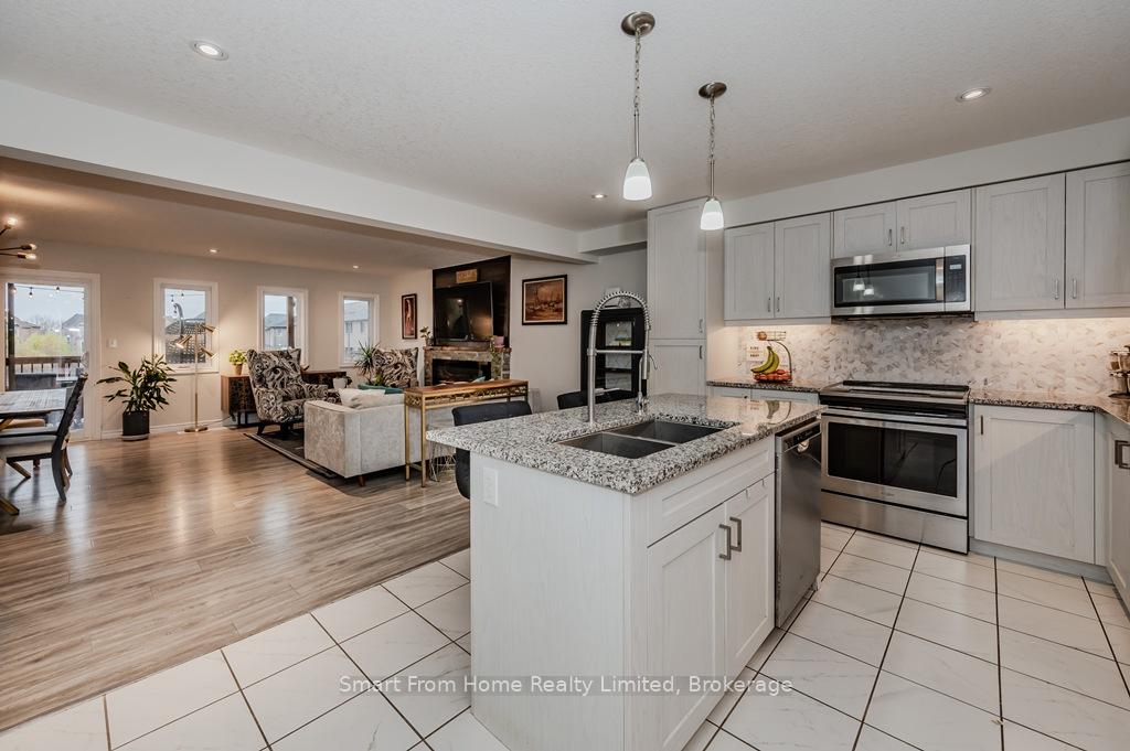 Photo 5 of 87 Hollybrook Trail, Kitchener — HOMEH